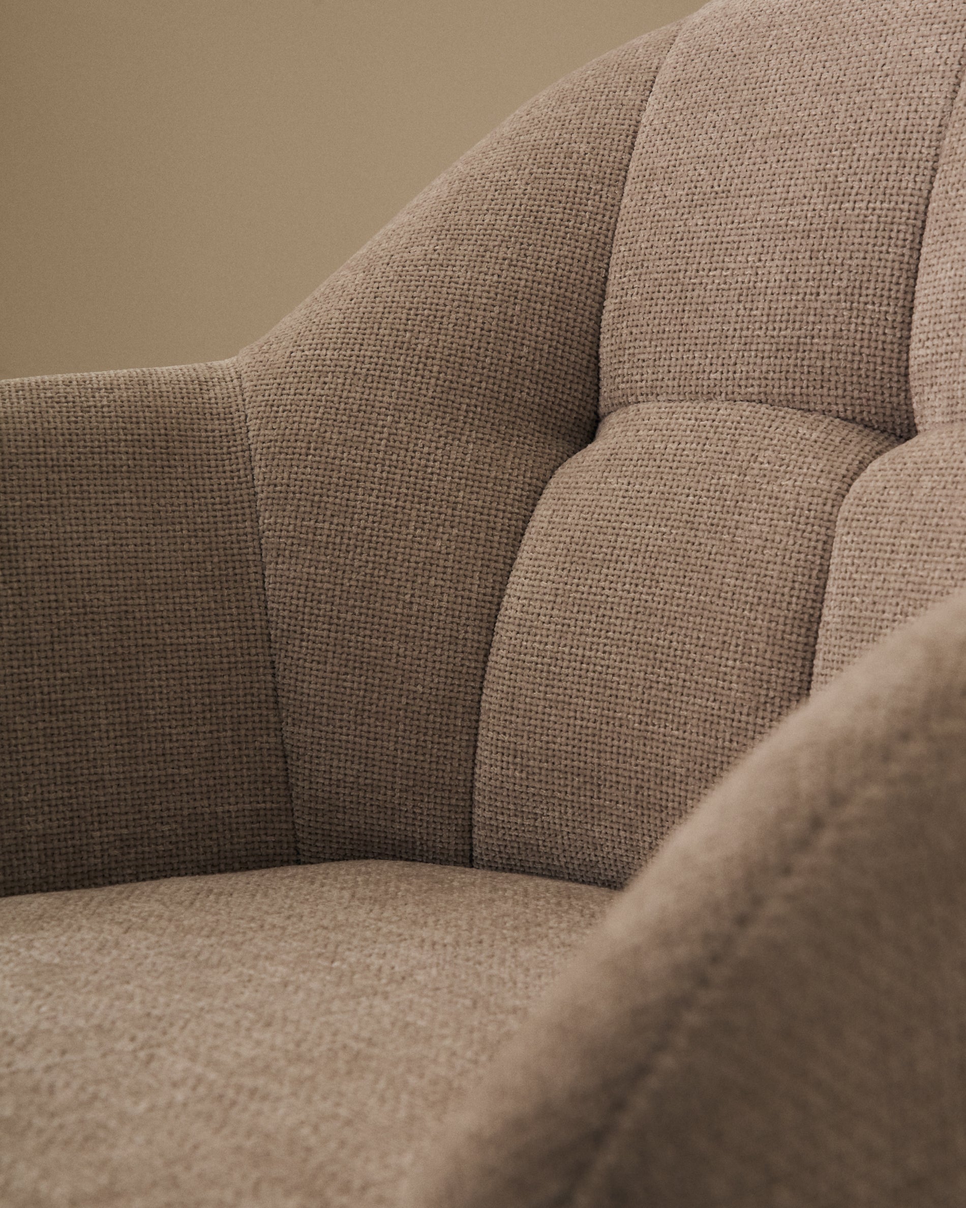 Dorina swivel chair in beige chenille and steel legs in a beige finish - Lifestyle