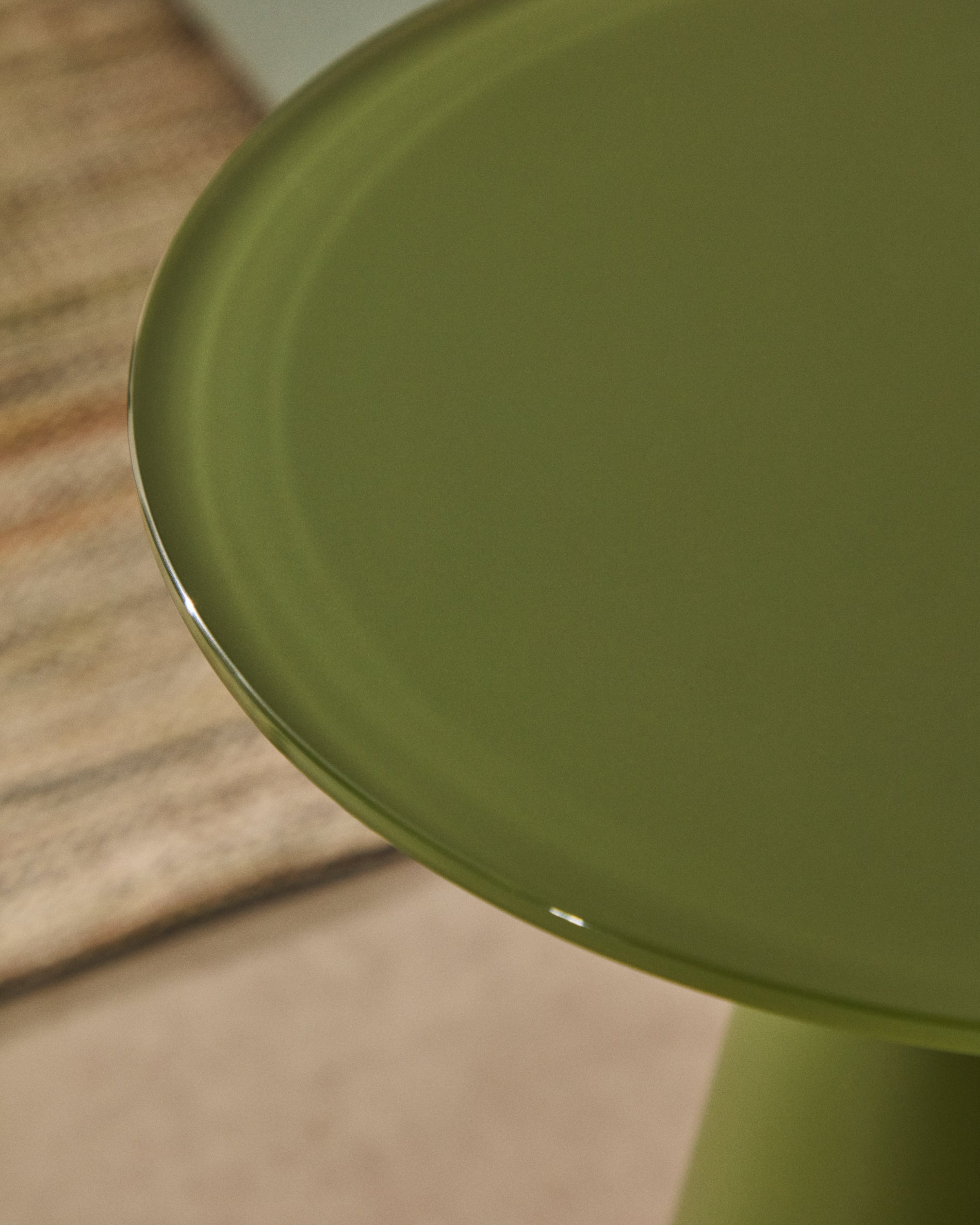 Wilshire side table with frosted tempered glass and matt green painted steel finish Ø35cm - Lifestyle