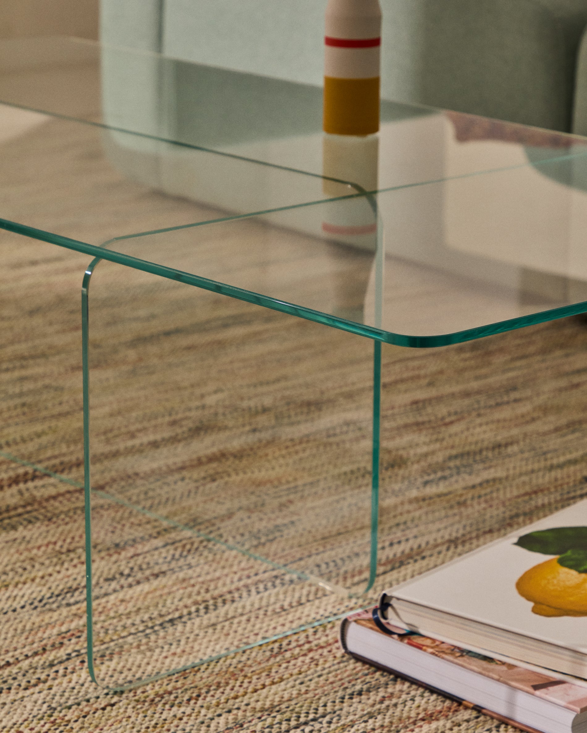 Zaren transparent tempered-glass coffee table, 120 x 60 cm - Lifestyle