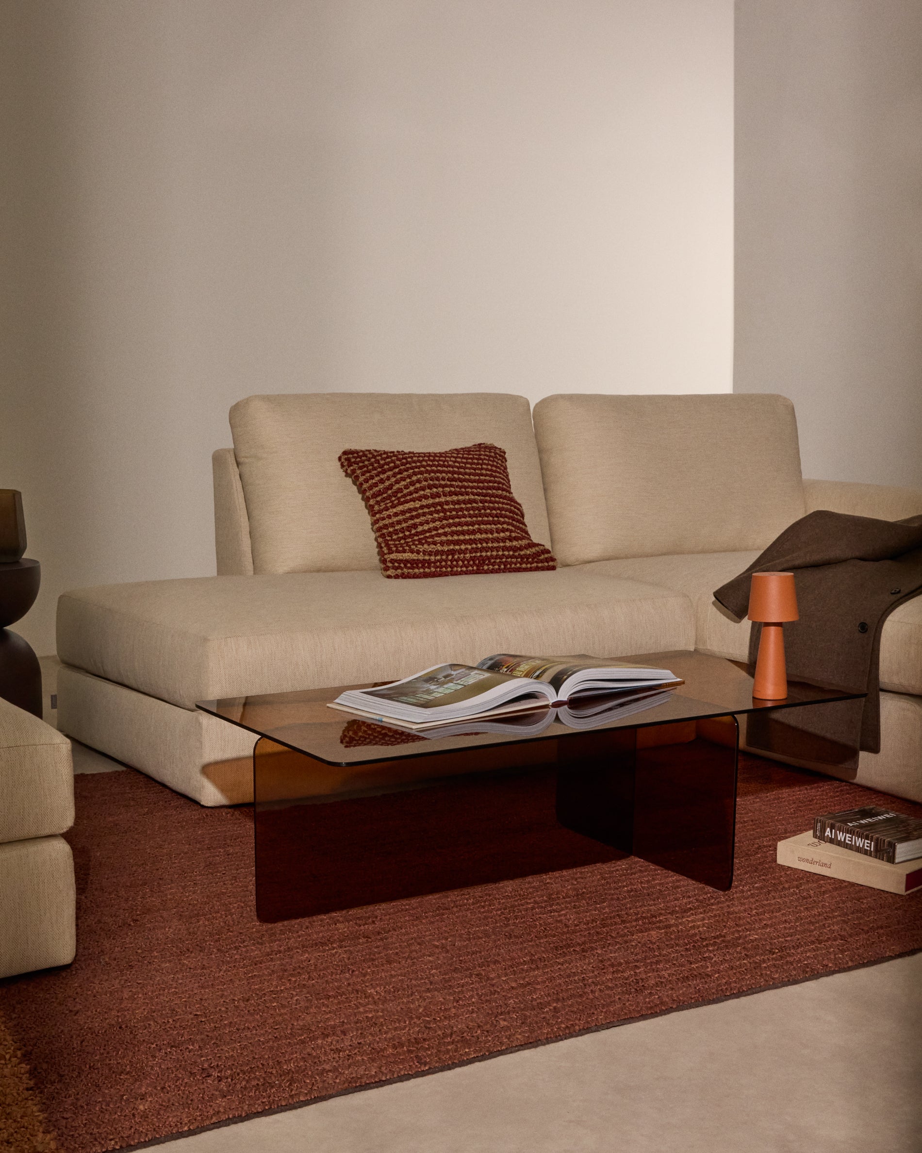 Zaren brown, tempered-glass coffee table, 120 x 60 cm - Lifestyle