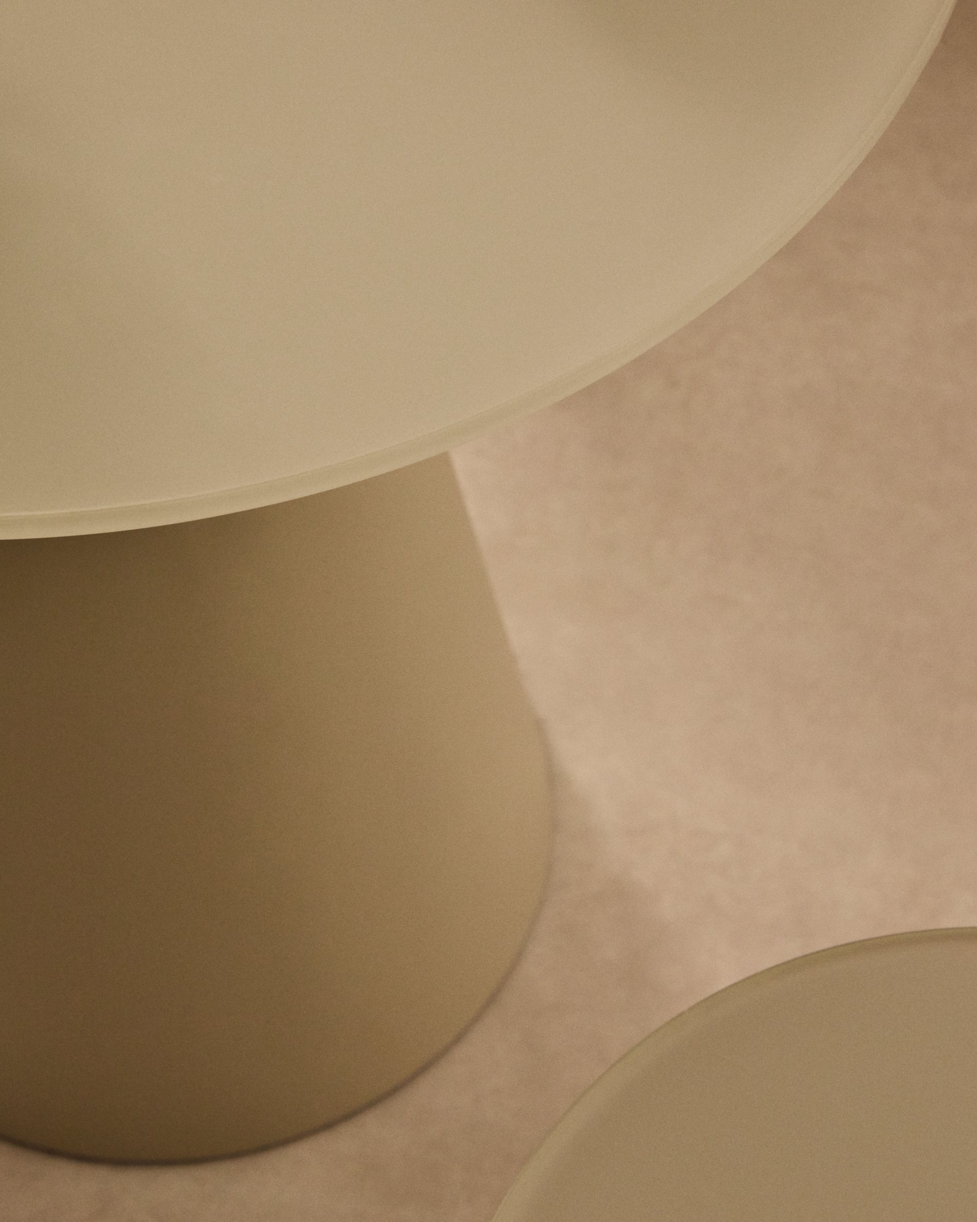 Wilshire tempered glass and metal side table with a matte grey finish, Ø 50 cm - Lifestyle