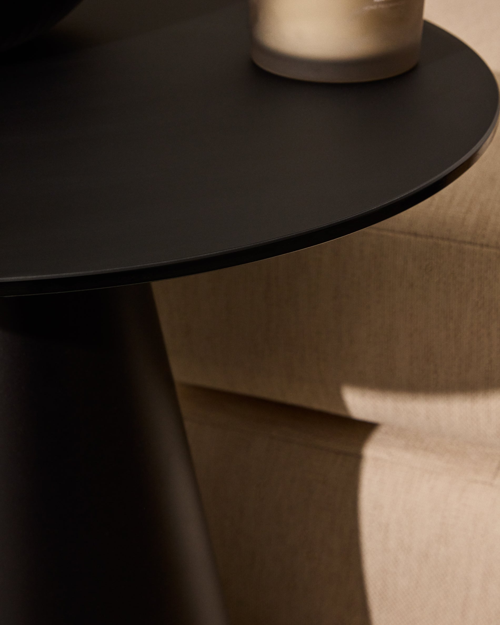 Wilshire tempered glass and metal side table with a black finish, Ø 50 cm - Lifestyle