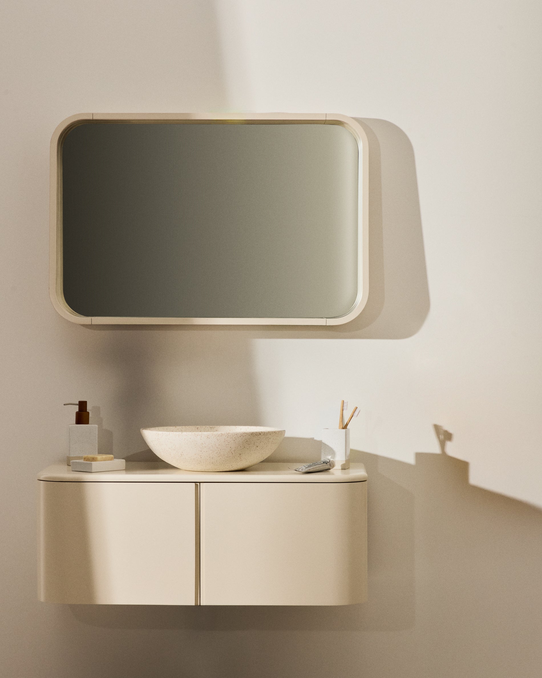 Salaya mirror in lacquered beige ash laminated plywood 90 x 60 cm - Lifestyle