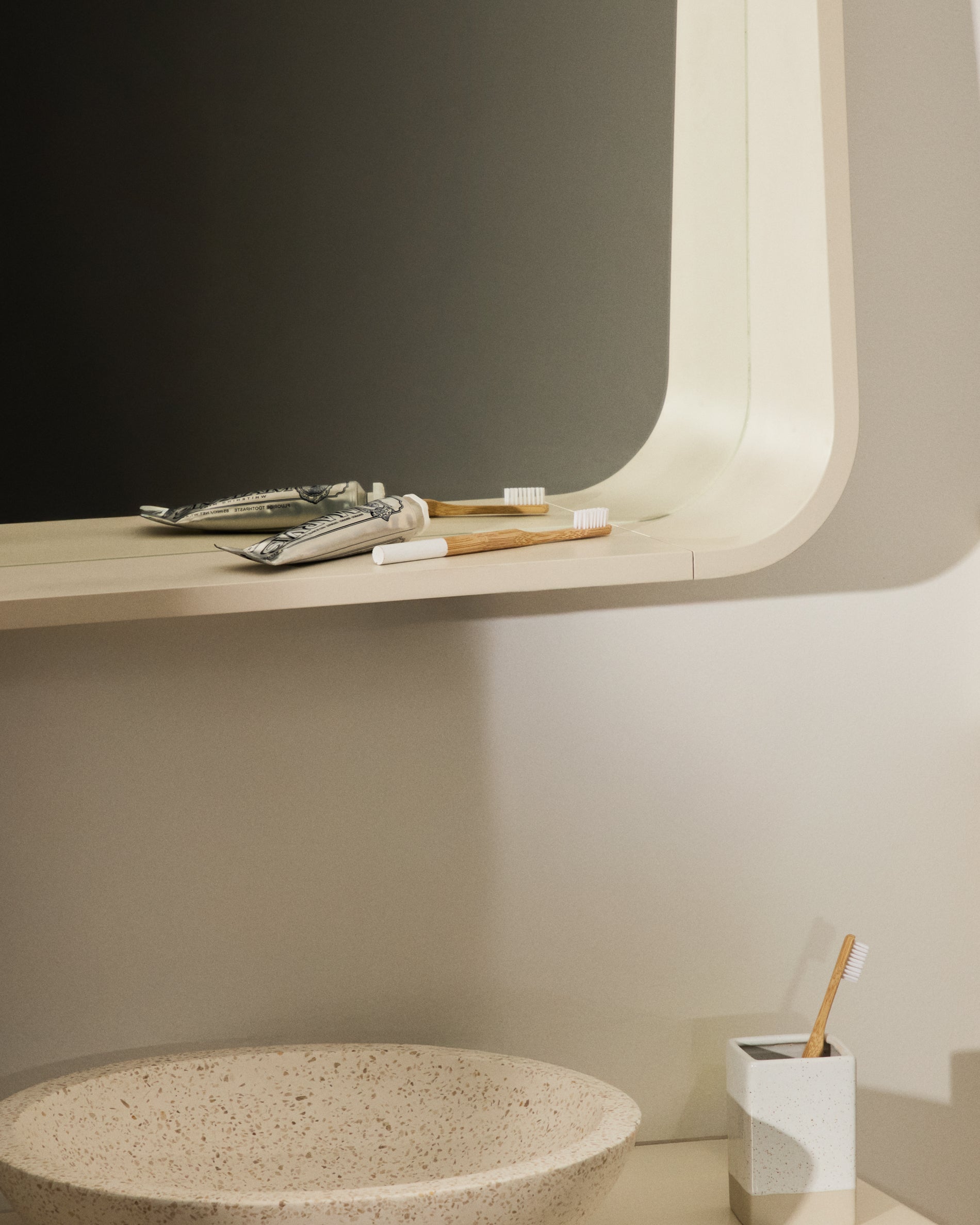 Salaya mirror in lacquered beige ash laminated plywood 90 x 60 cm - Lifestyle