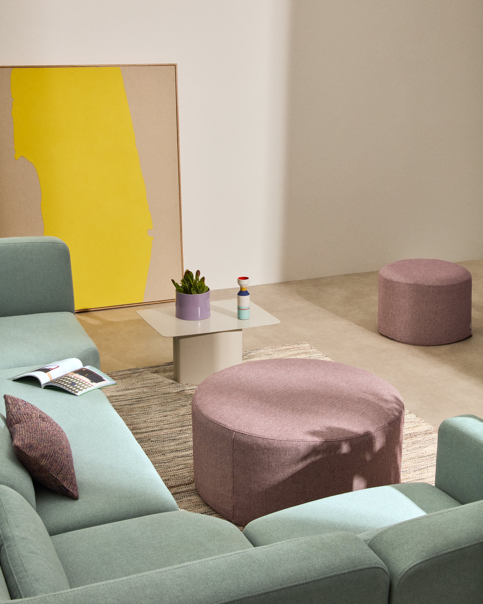 Kaeli purple footrest with removable cover Ø90cm - Lifestyle