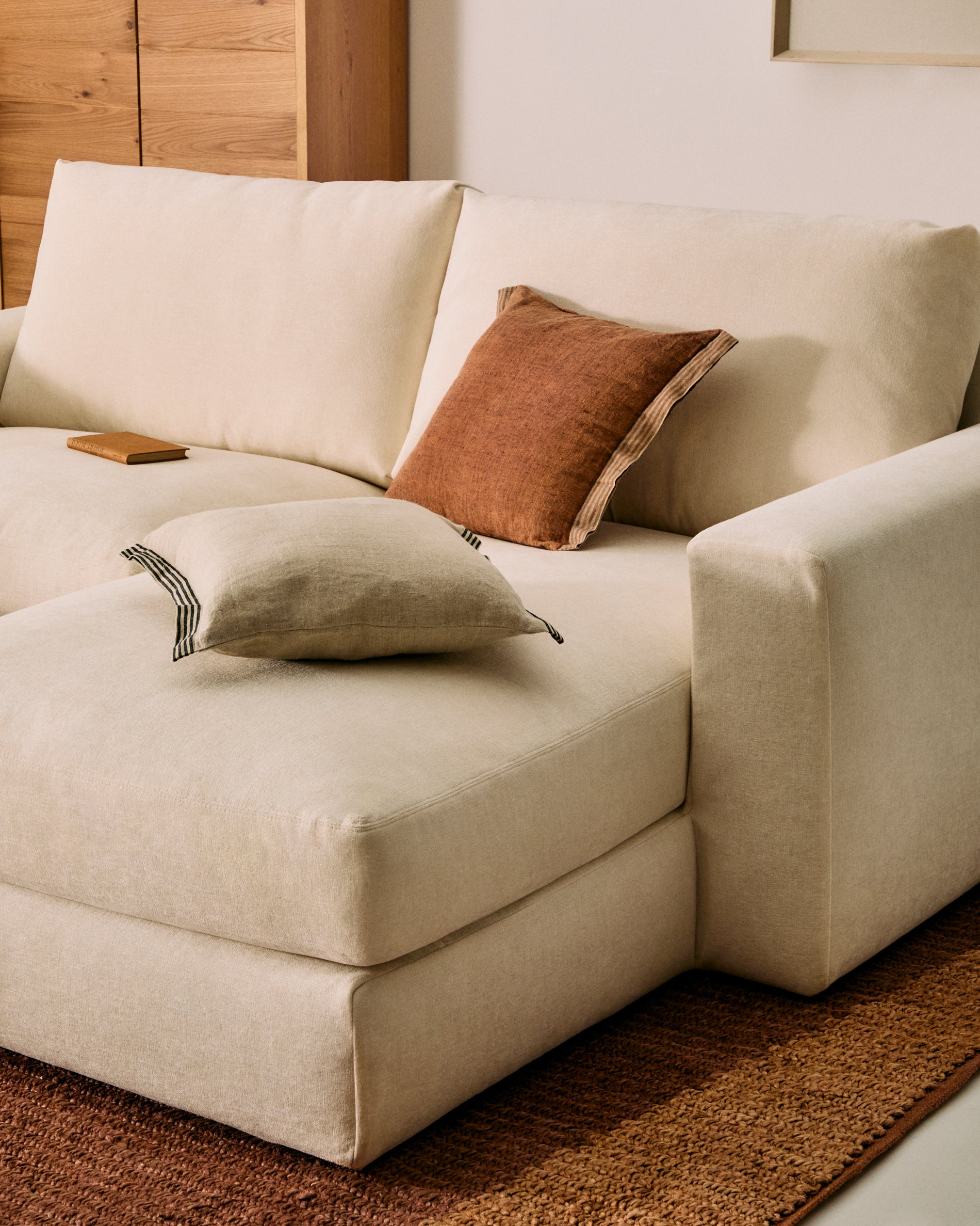Alea ecru chenille 3-seater modular sofa with right chaise longue and removable cover 220cm - Lifestyle