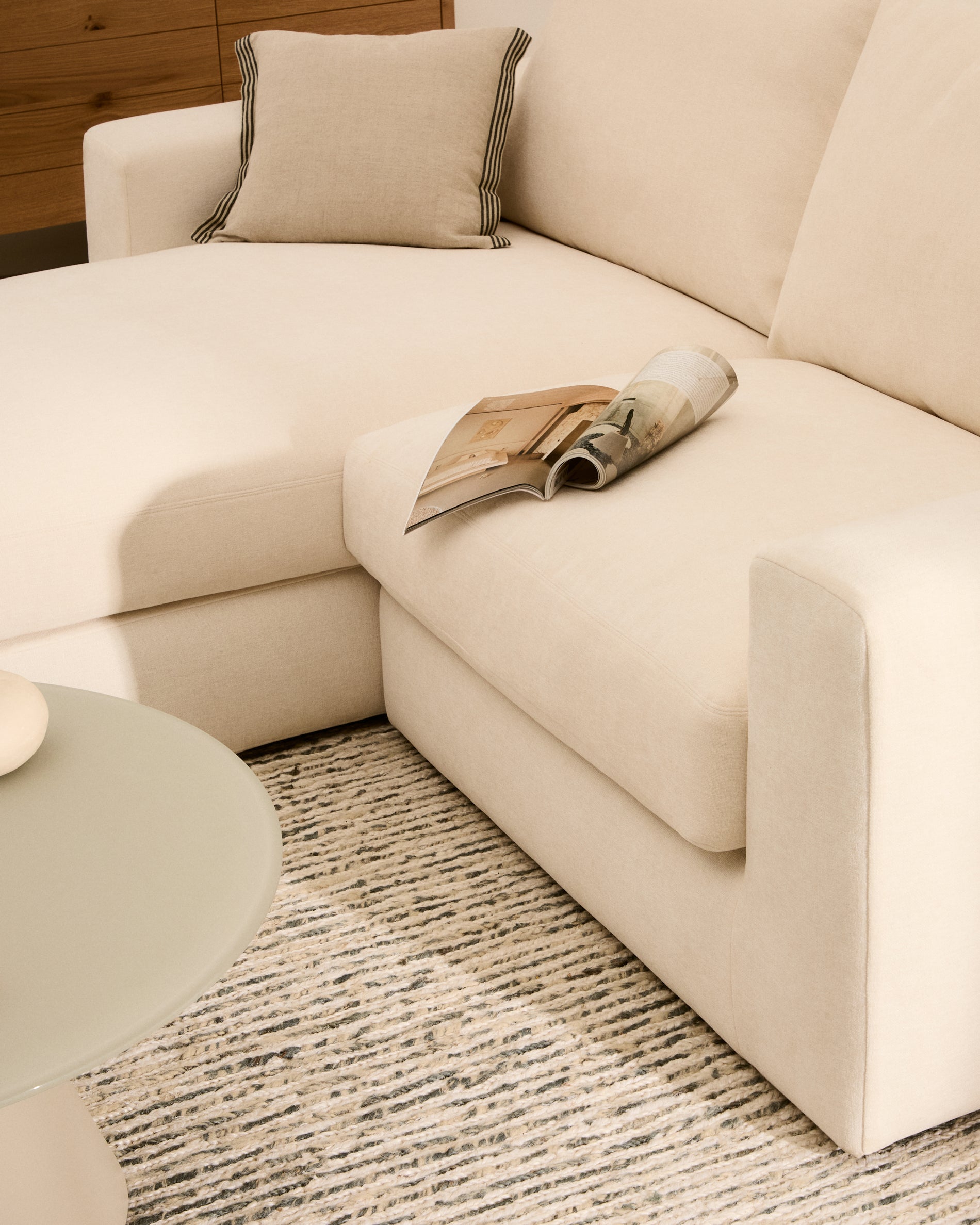 Alea ecru chenille 3-seater modular sofa with left chaise longue and removable cover 220cm - Lifestyle