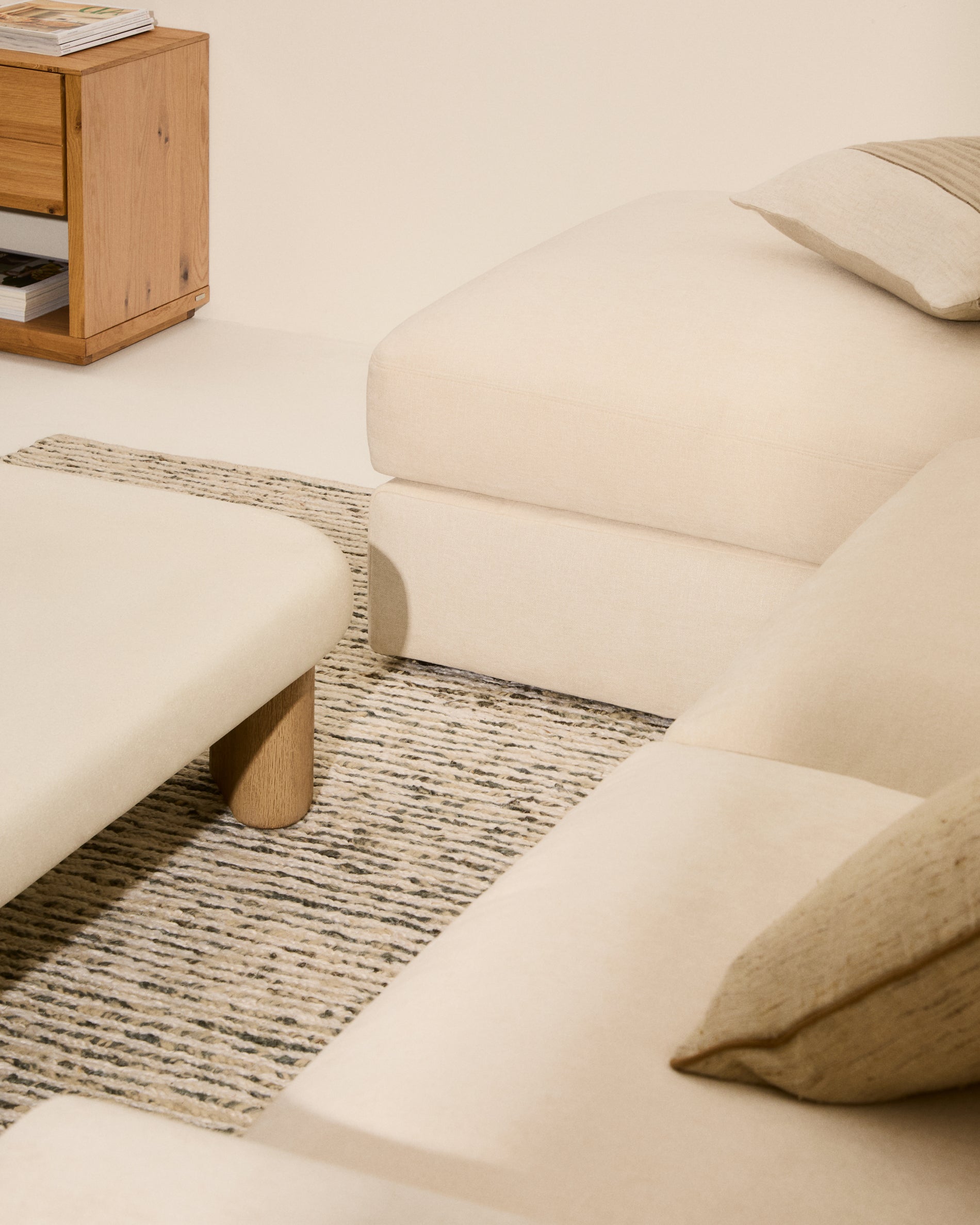 Alea ecru chenille 4-seater modular sofa with left chaise longue and removable cover 310cm - Lifestyle