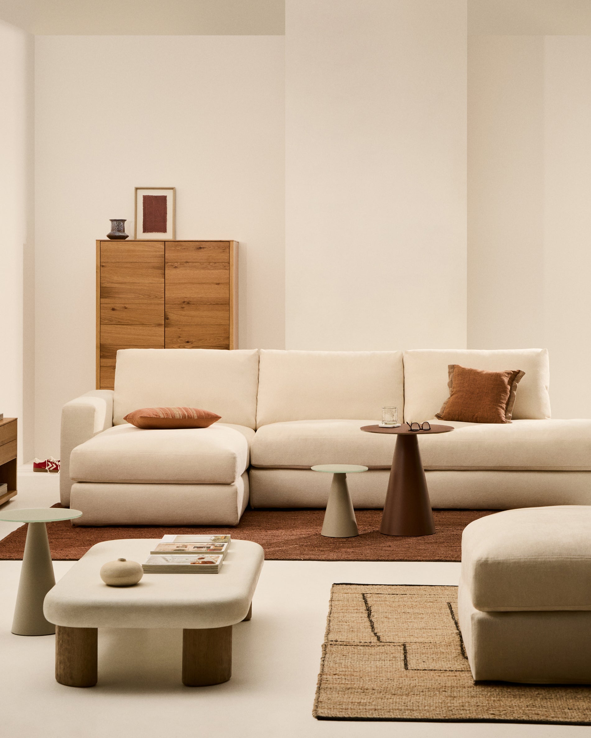 Alea ecru chenille 5-seater modular sofa with left chaise longue and removable cover 340cm - Lifestyle