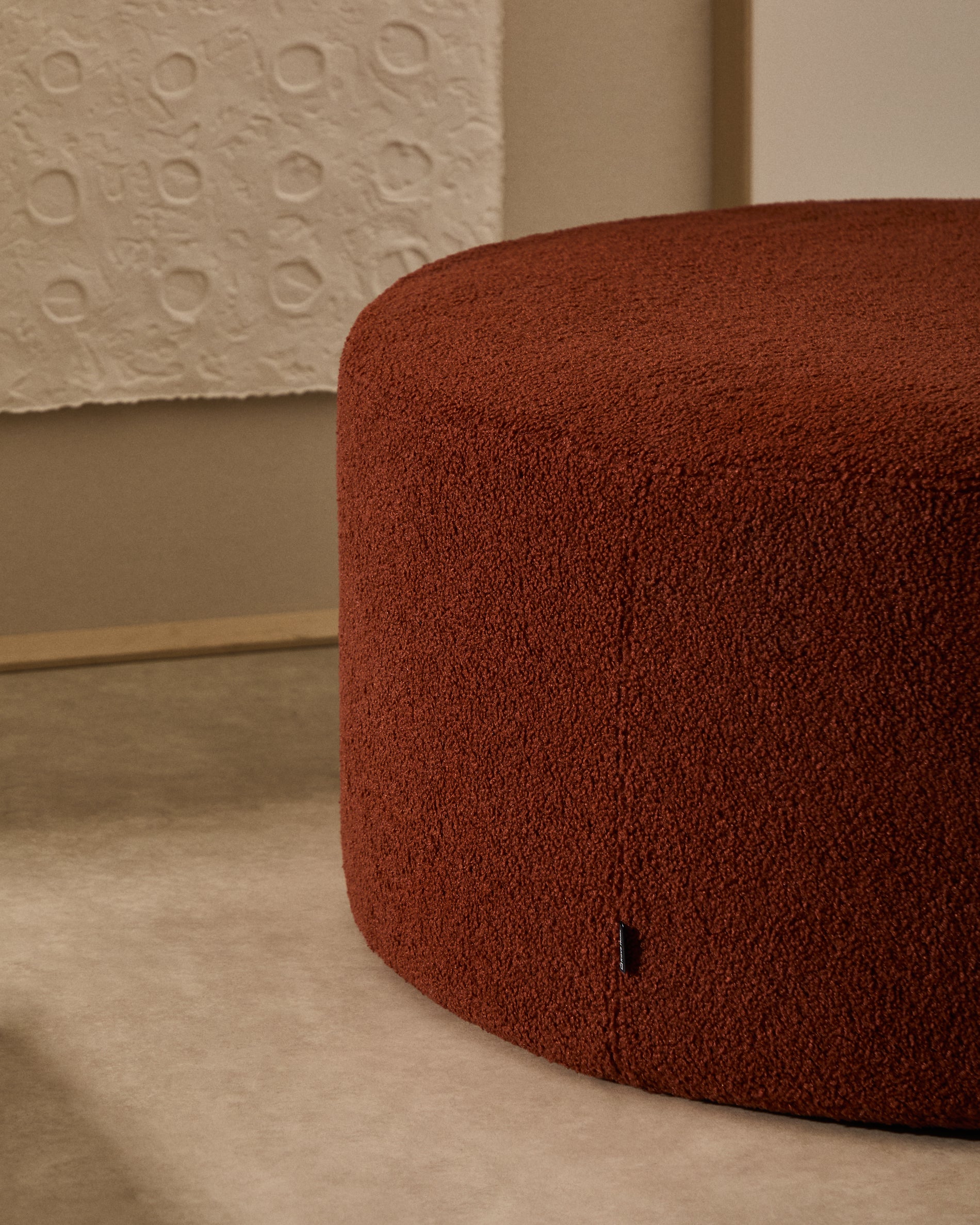 Kaeli footrest with removable cover in terracotta bouclé Ø 90 cm - Lifestyle