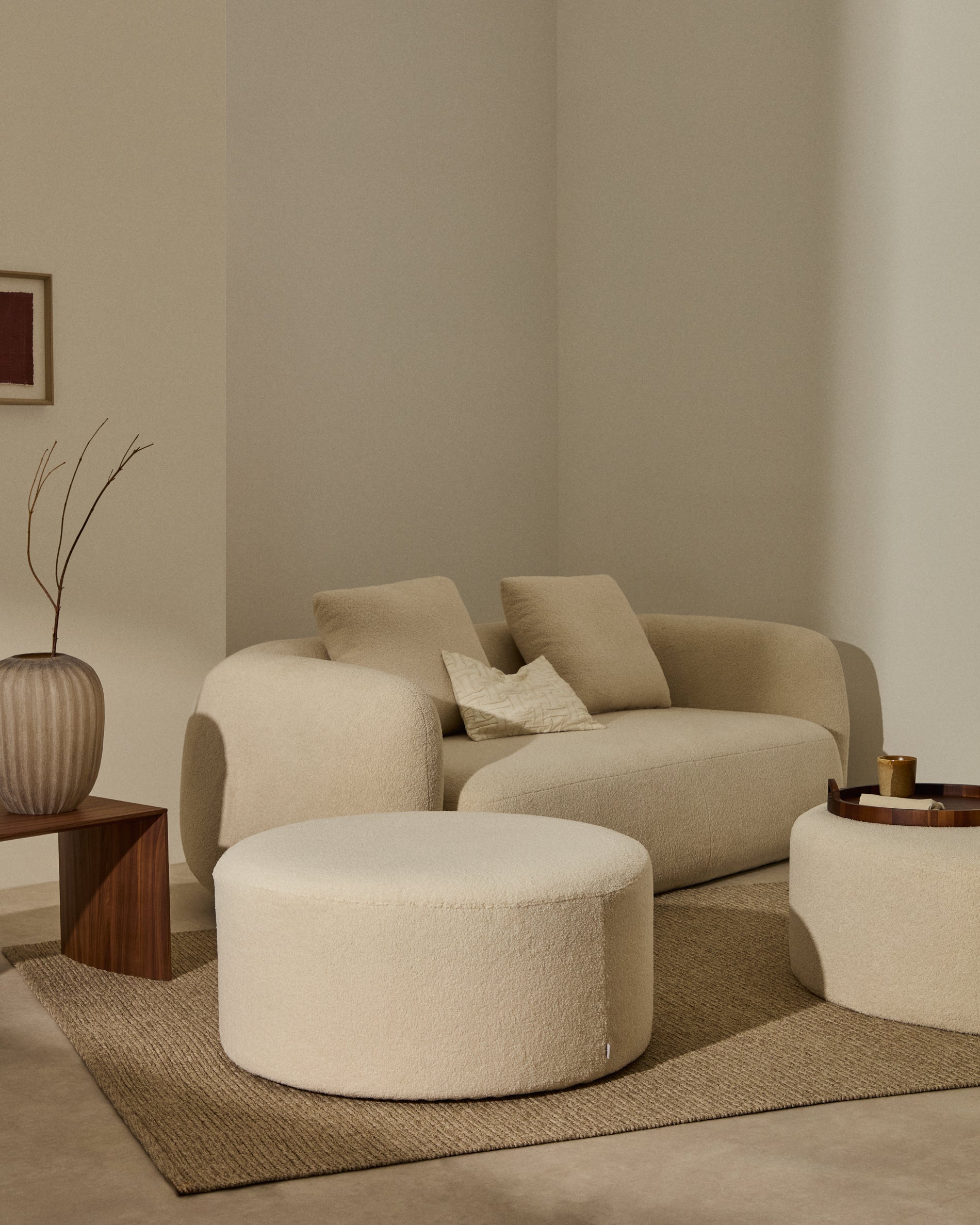 Kaeli footrest with removable cover in ecru bouclé Ø 90 cm - Lifestyle