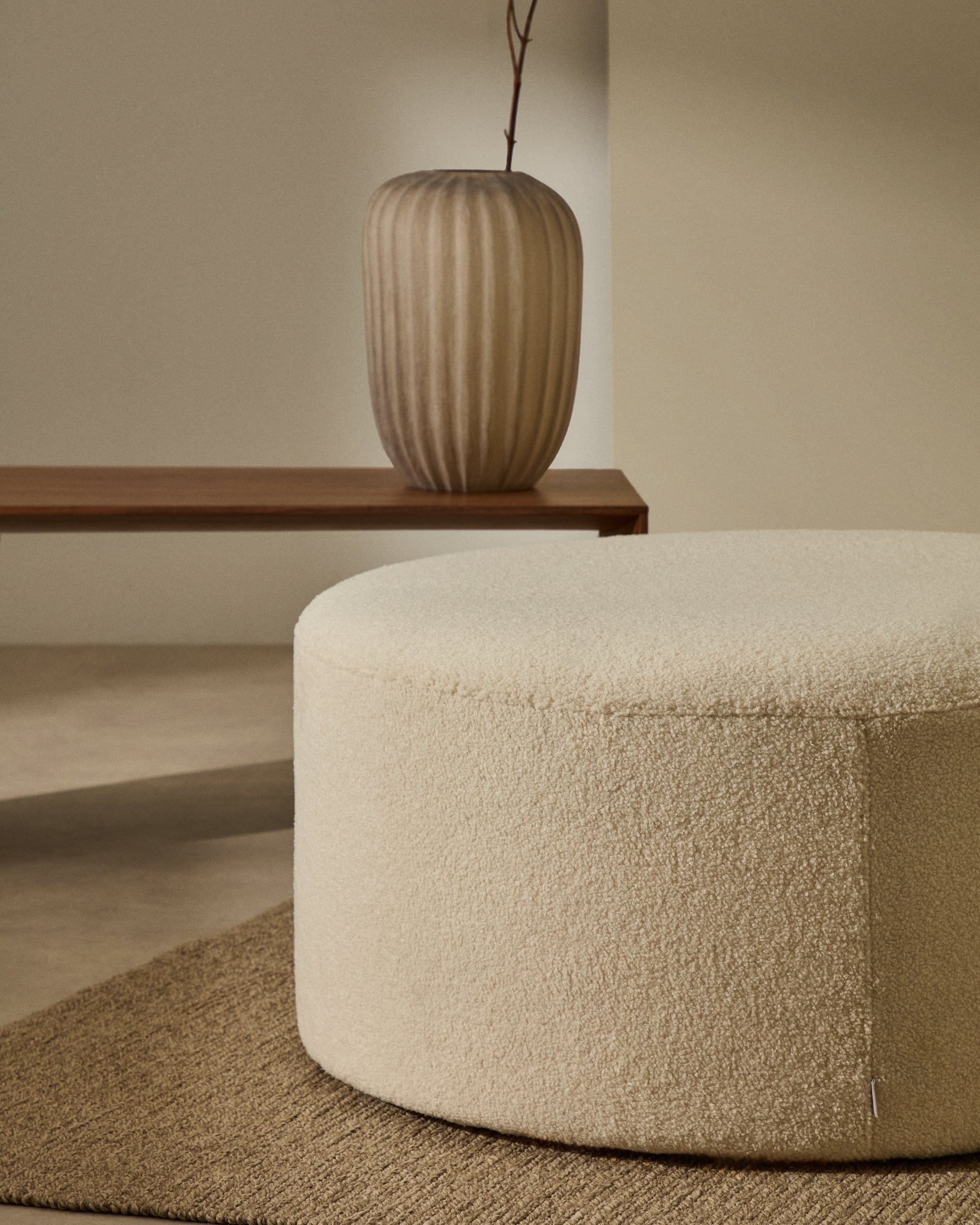 Kaeli footrest with removable cover in ecru bouclé Ø 90 cm - Lifestyle