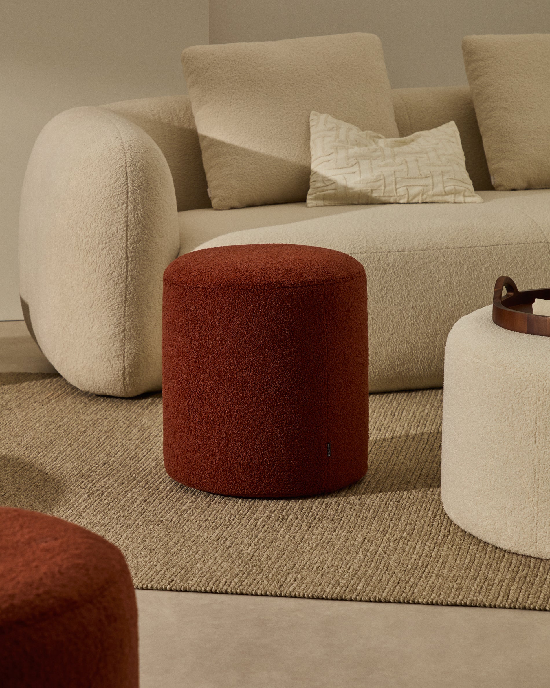 Kaeli footrest with removable cover in terracotta bouclé Ø 43 cm - Lifestyle
