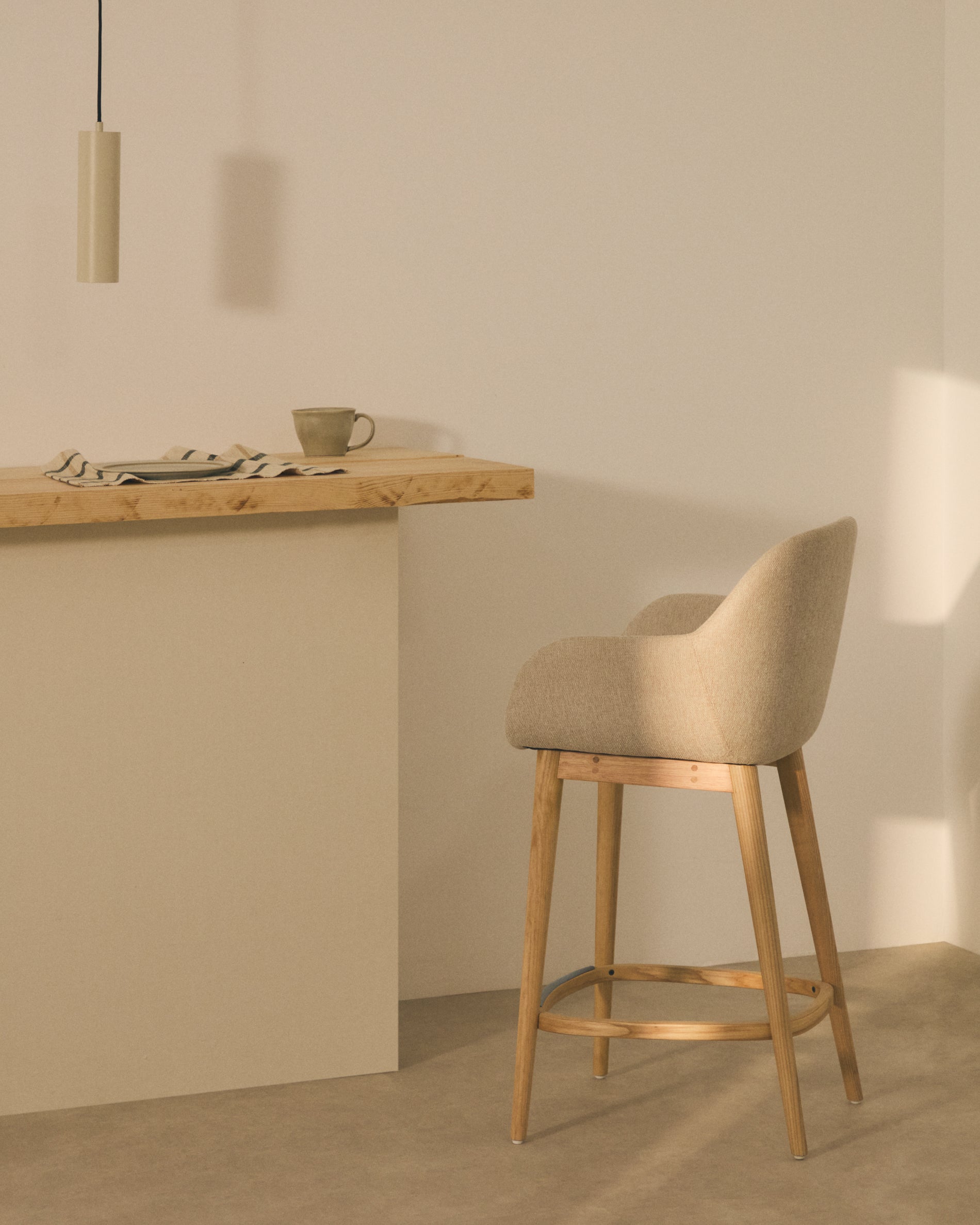 Konna stool in beige and solid ash wood legs in a light finish, 65 cm - Lifestyle
