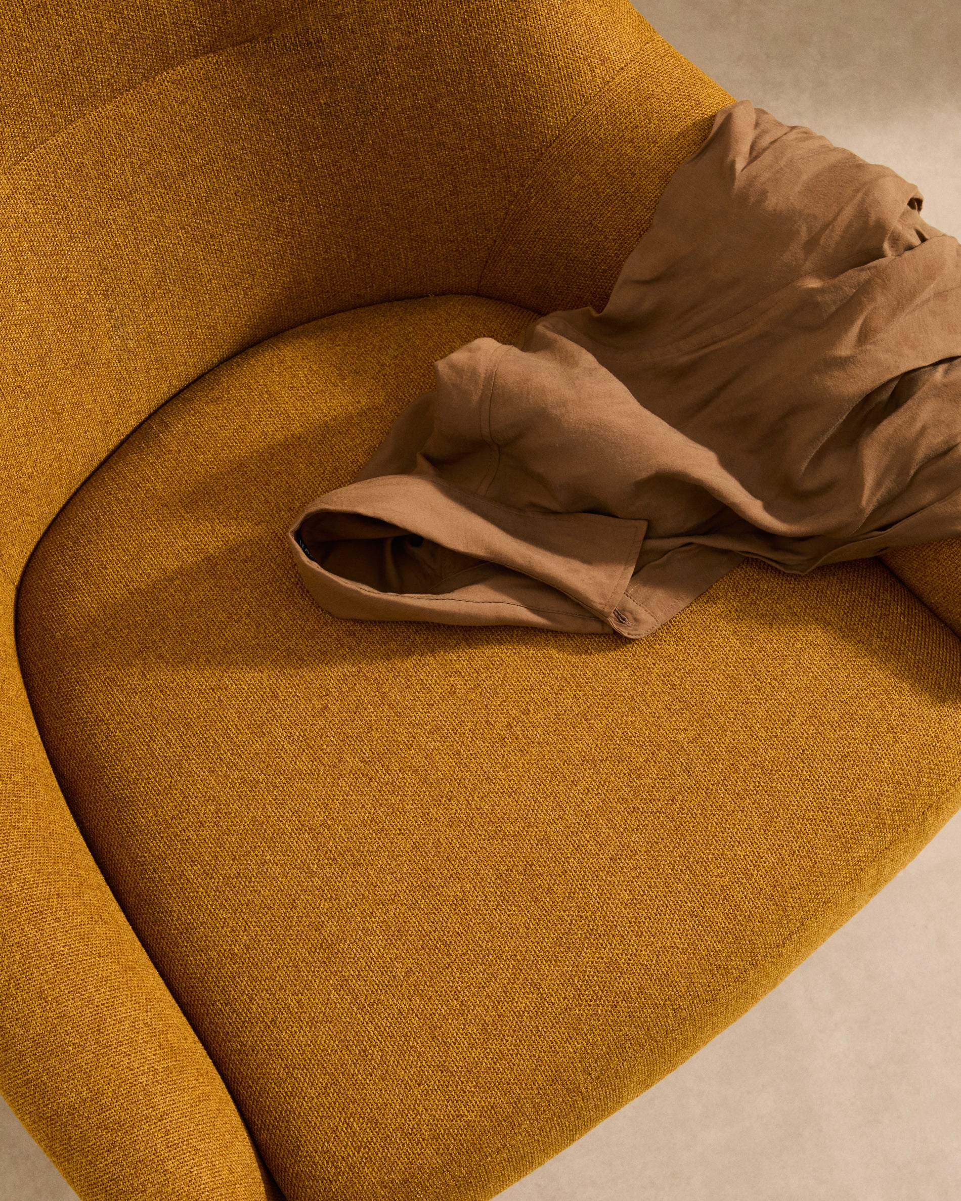 Candela mustard-coloured armchair - Lifestyle