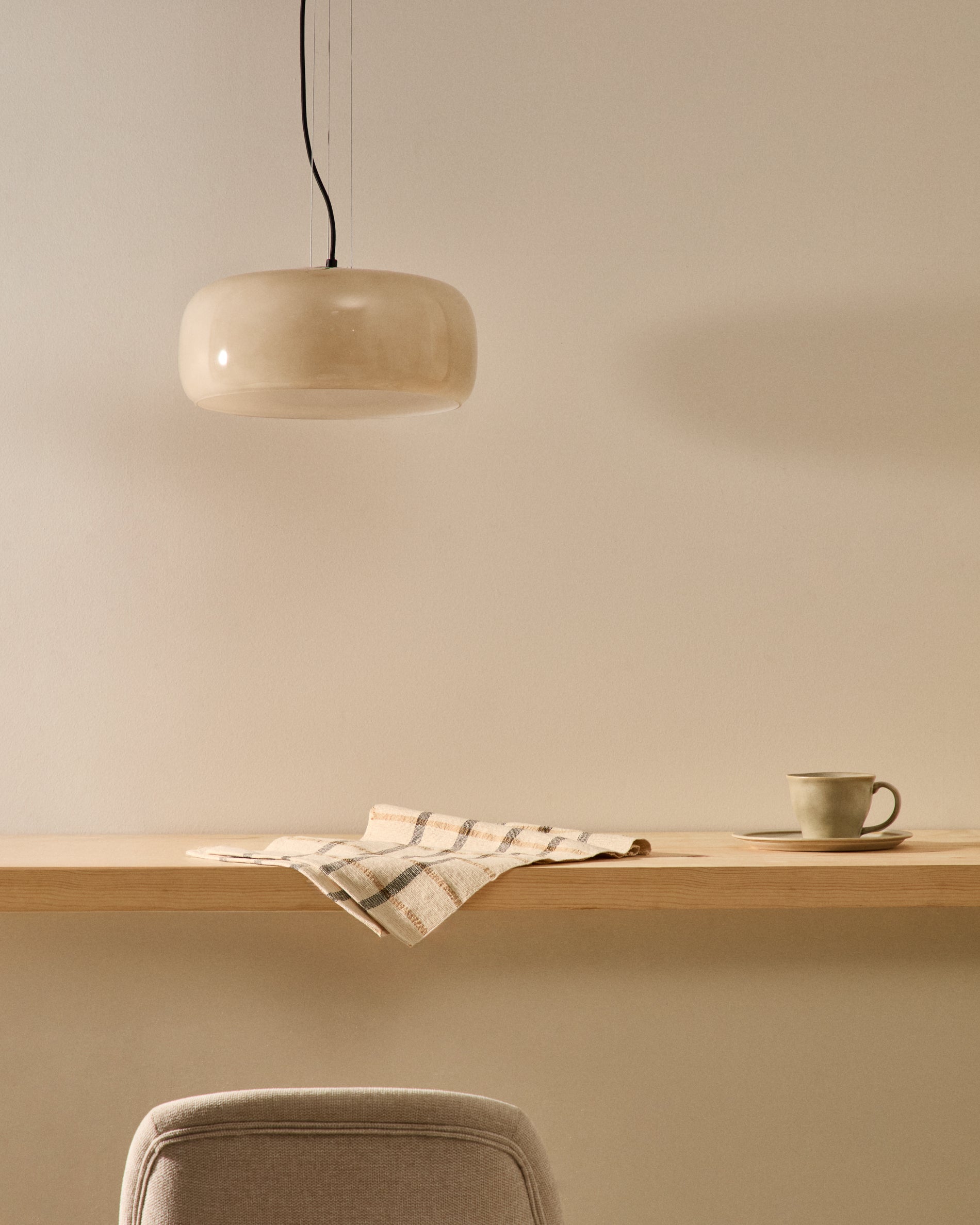 Reig light-grey, glass ceiling lamp, Ø 38 cm - Lifestyle