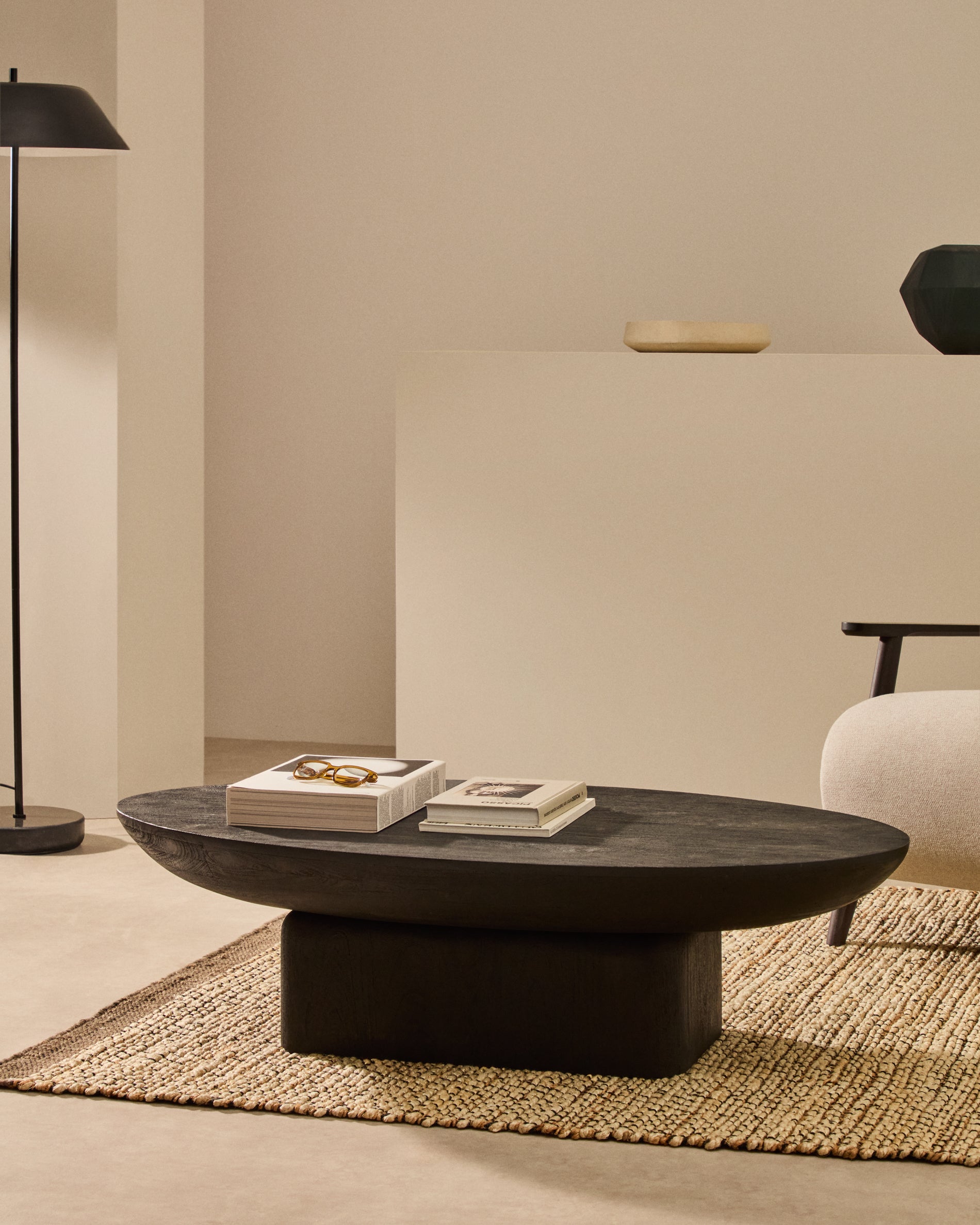 Ovak coffee table in solid acacia wood with black finish FSC 100% 140 x 70cm - Lifestyle