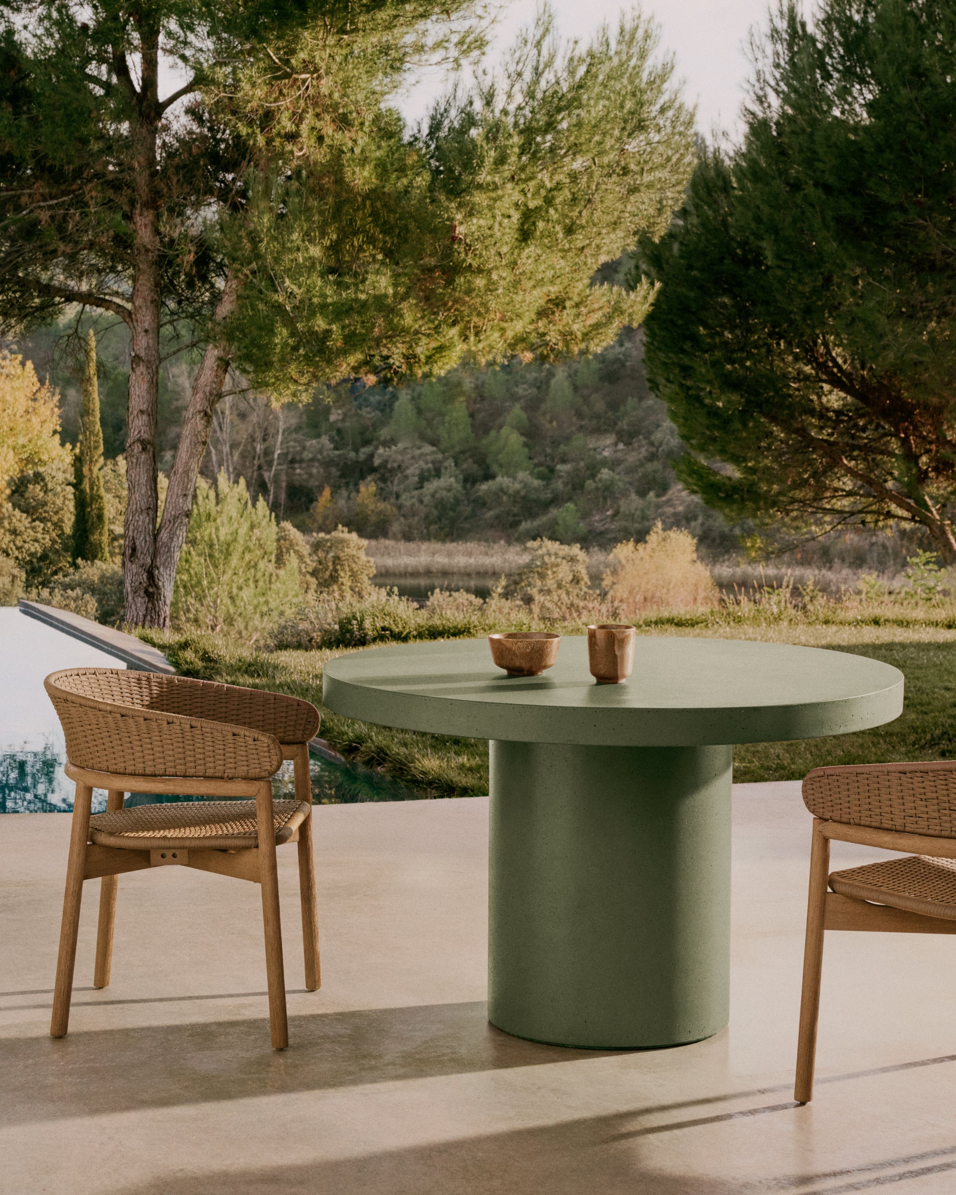 Aiguablava green cement round table Ø120cm - Lifestyle