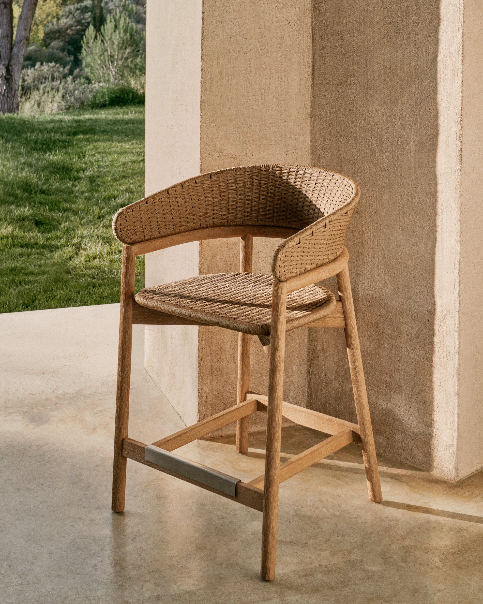 Arinella stool in FSC 100% solid acacia wood with natural finish and beige rope cord 65cm - Lifestyle