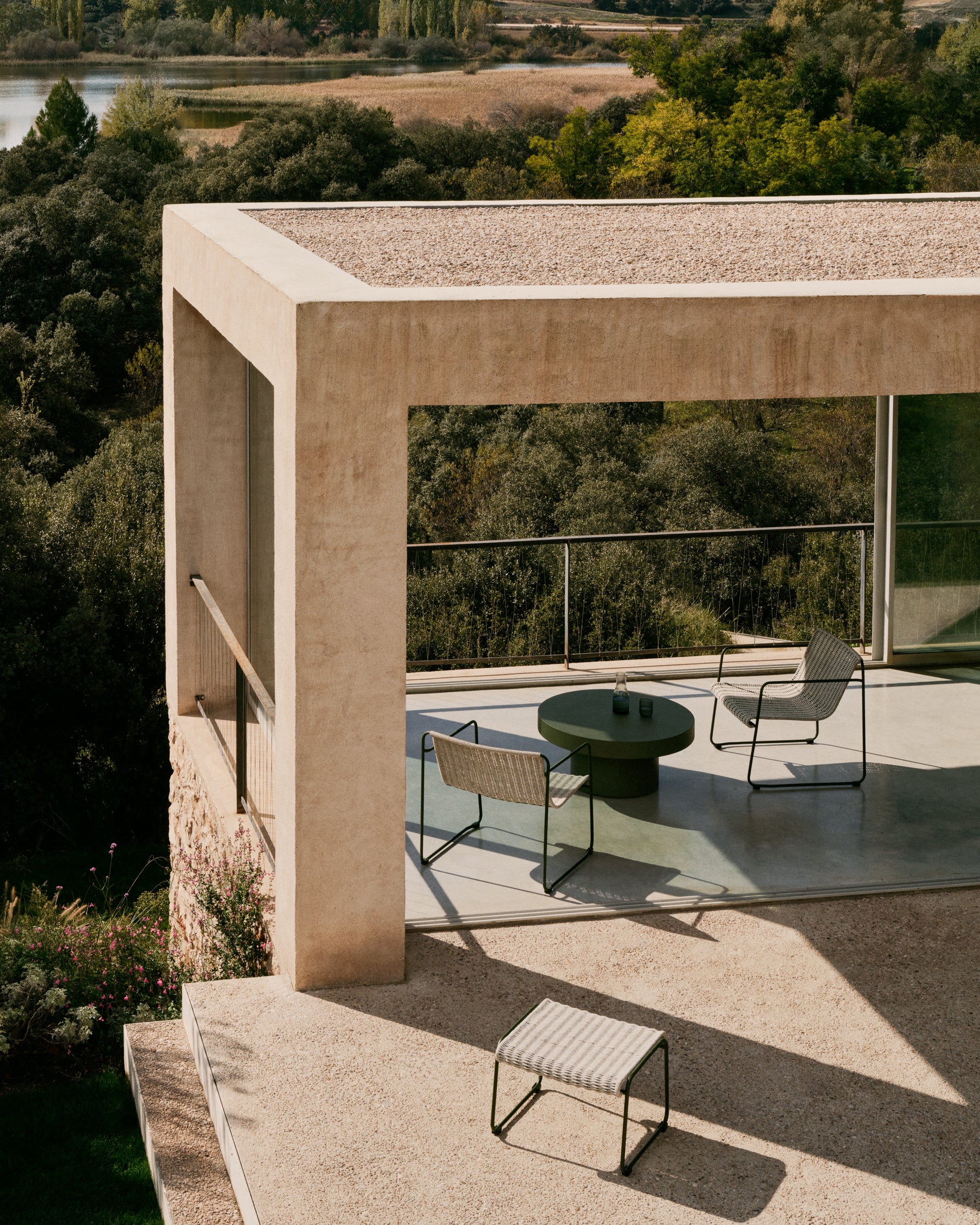 Aiguablava green cement coffee table Ø90cm - Lifestyle