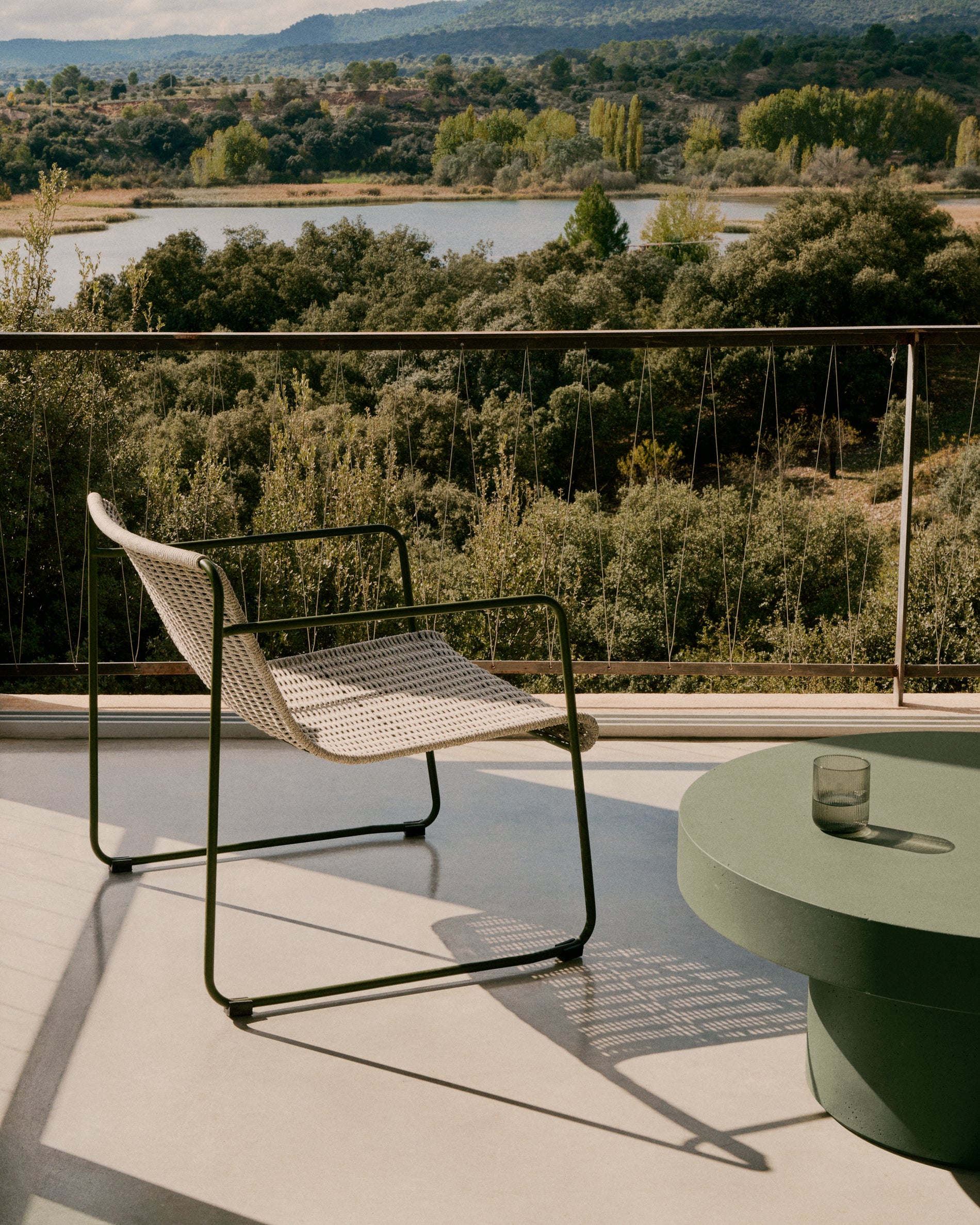Aiguablava green cement coffee table Ø90cm - Lifestyle