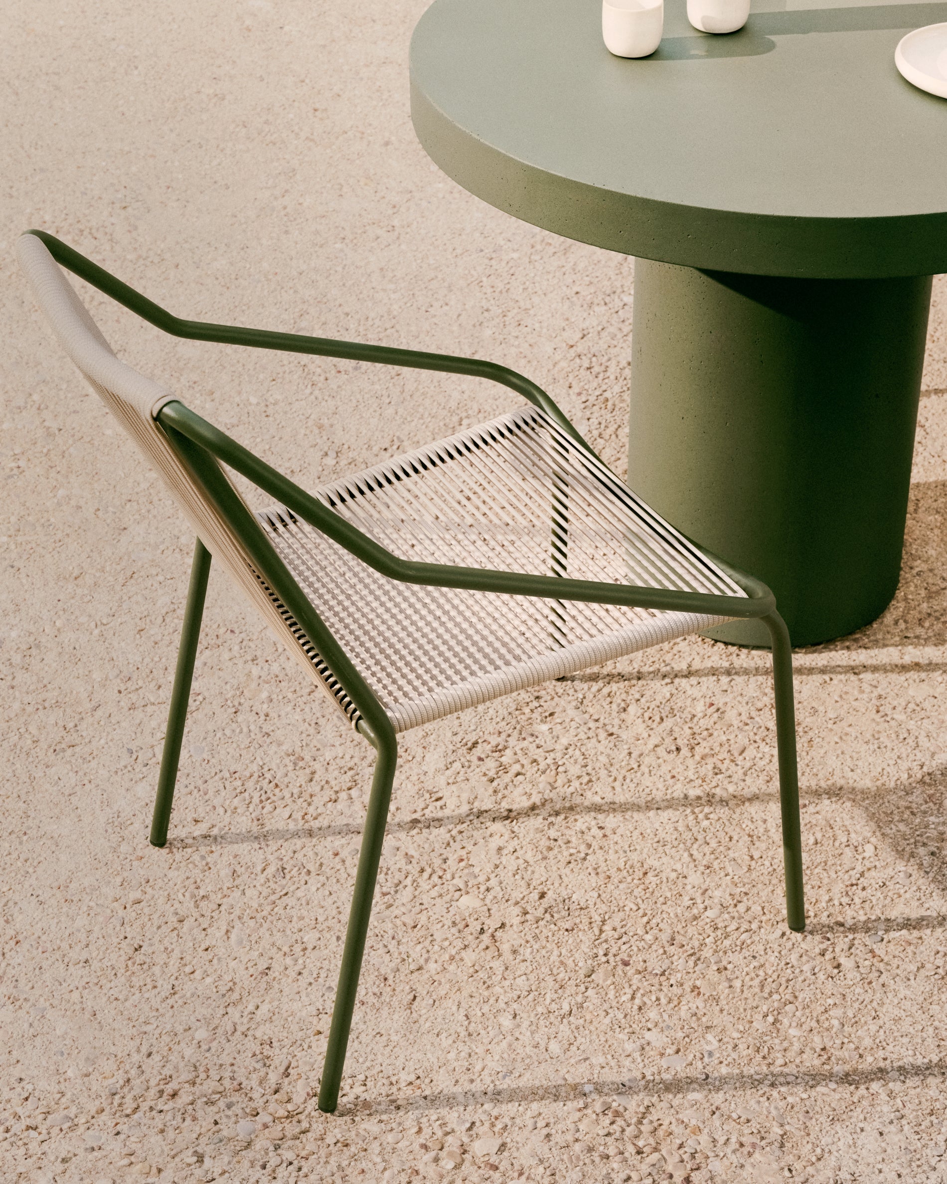 Aiguablava green cement round table Ø90cm - Lifestyle