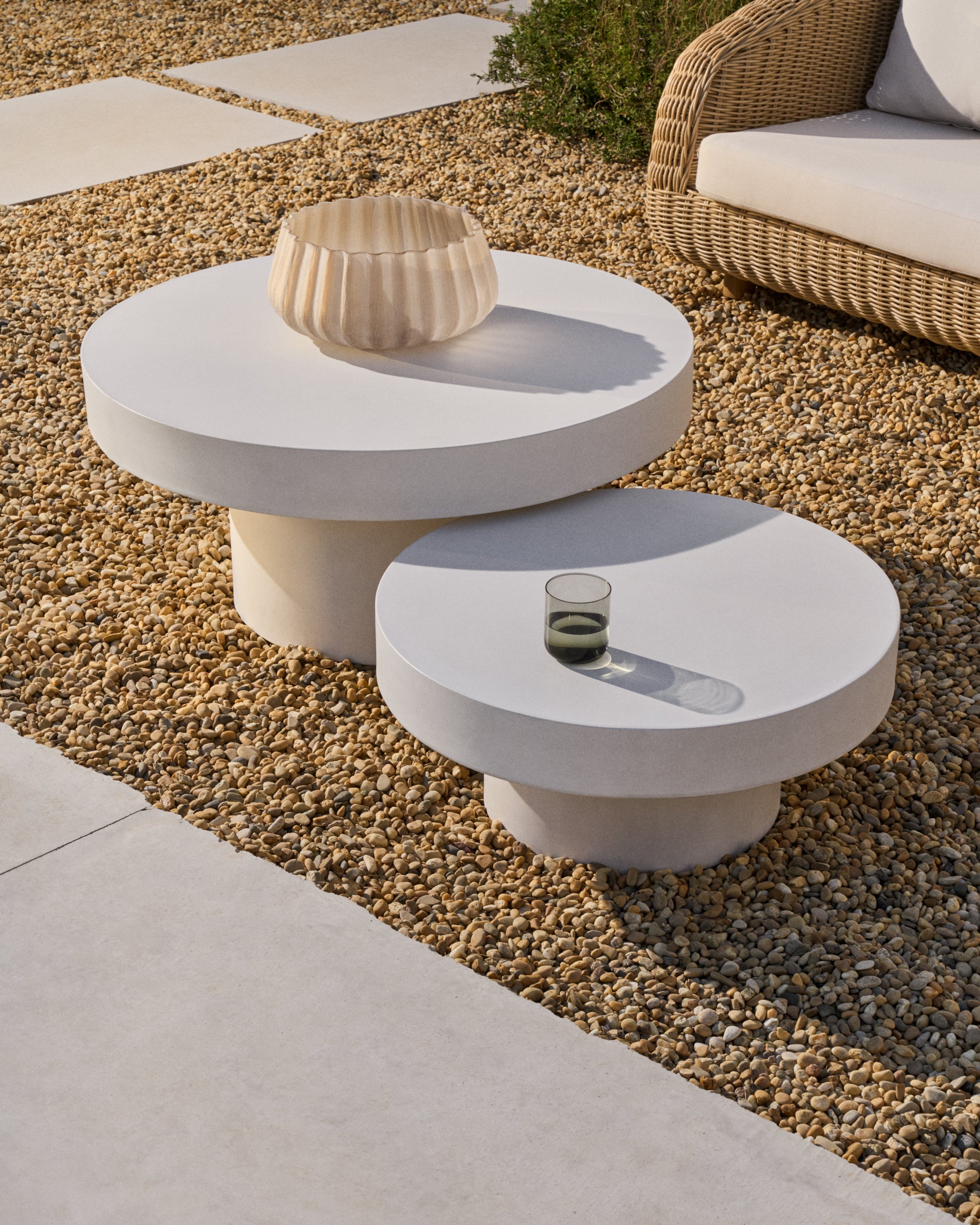Aiguablava round coffee table in white cement, Ø 90 cm - Lifestyle