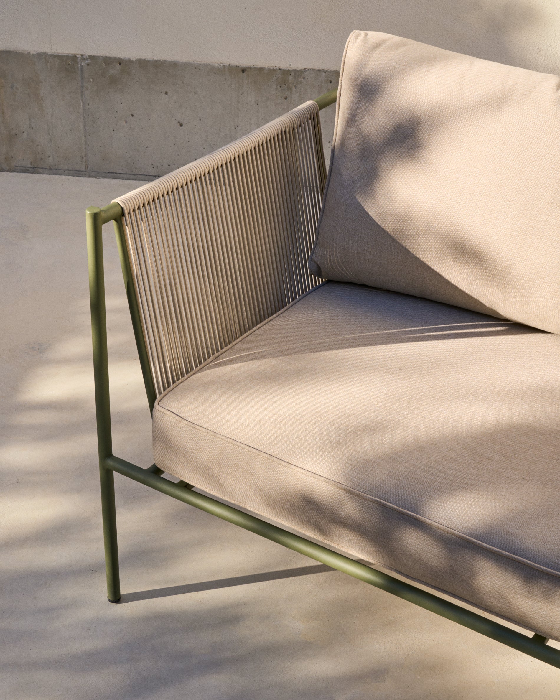 Zivia outdoor 2-seater sofa in ecru rope cord and green galvanised steel 178cm - Lifestyle
