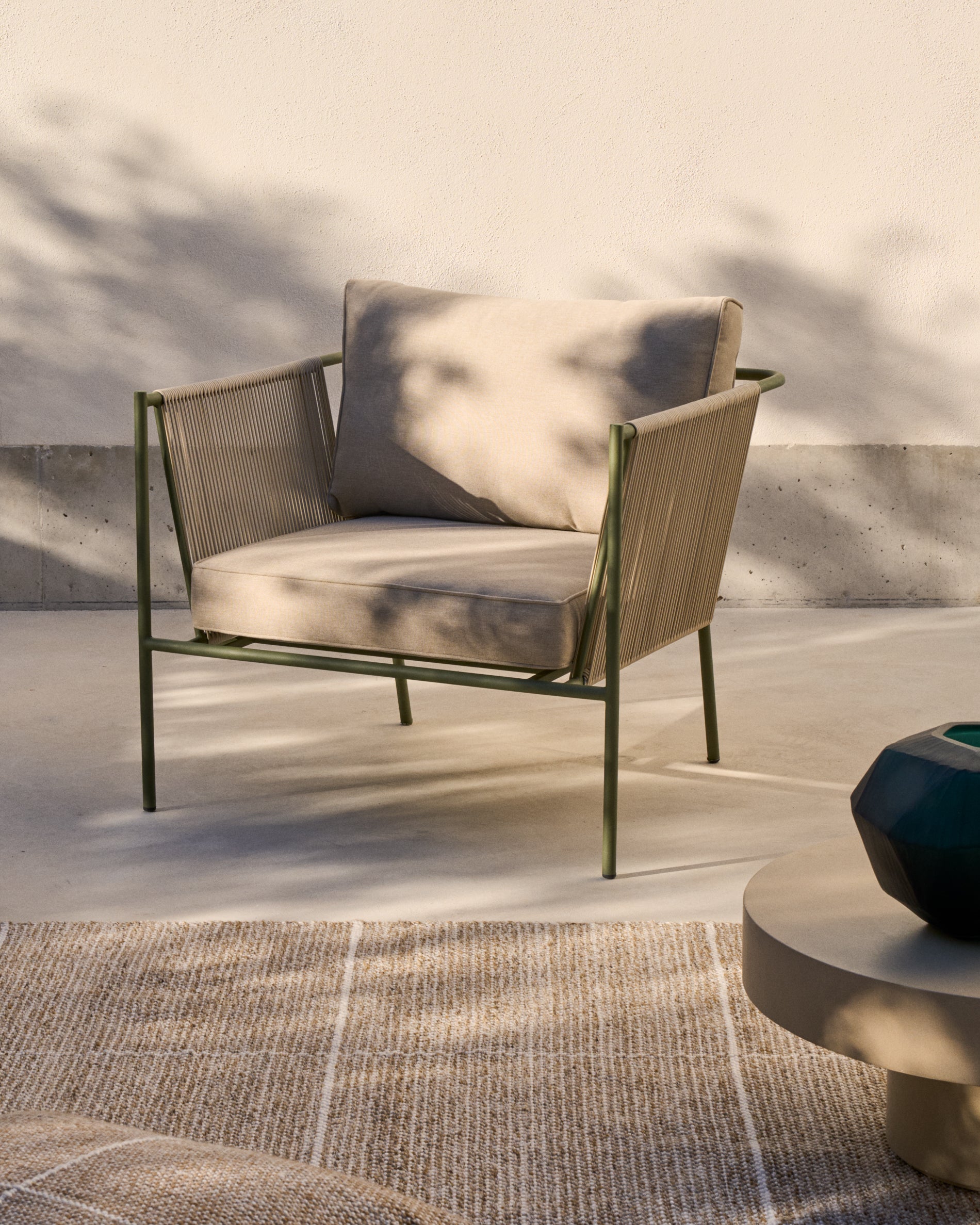 Zivia outdoor armchair in ecru rope cord and green galvanised steel - Lifestyle