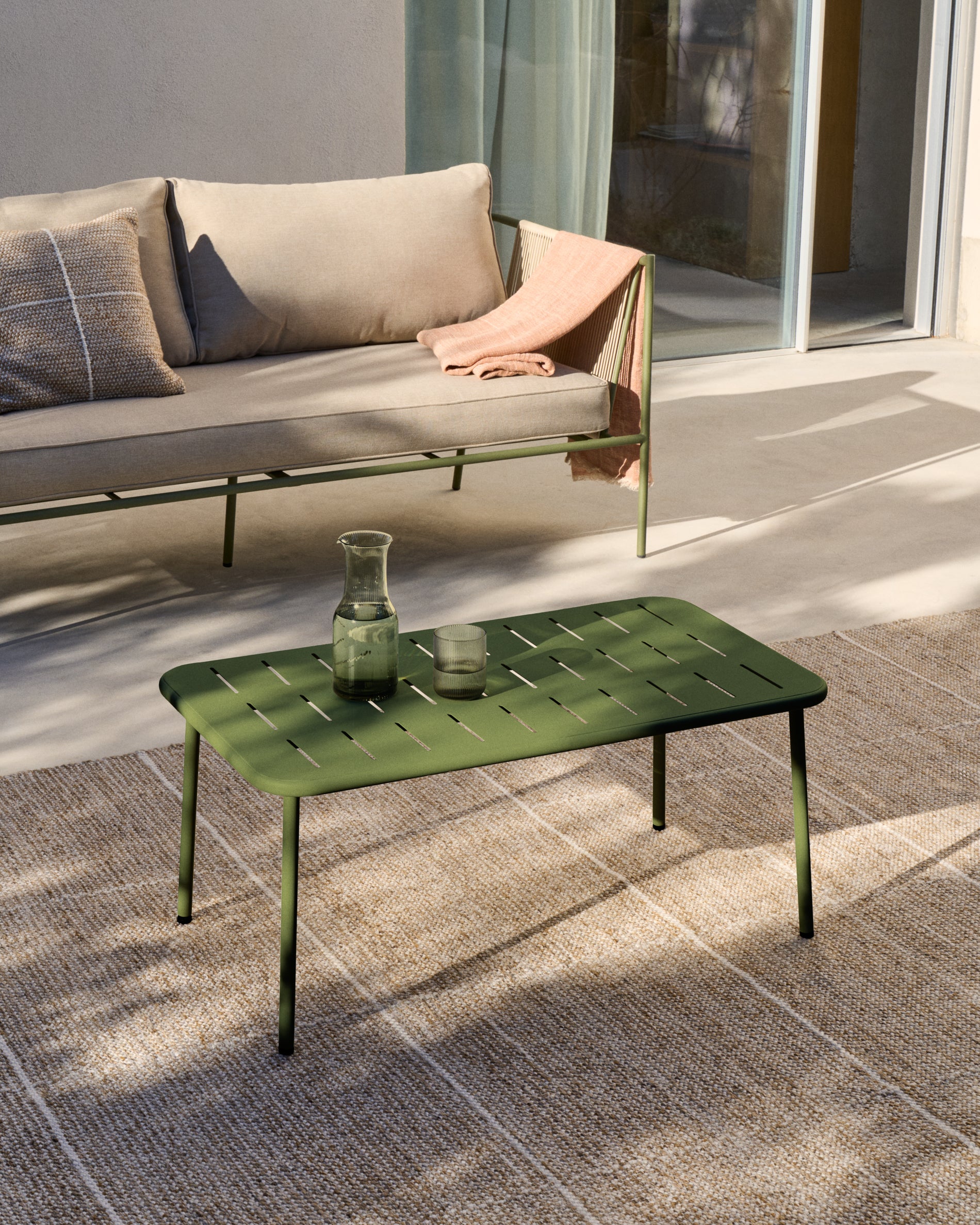 Zivia outdoor coffee table in green galvanised steel 90 x 50cm - Lifestyle