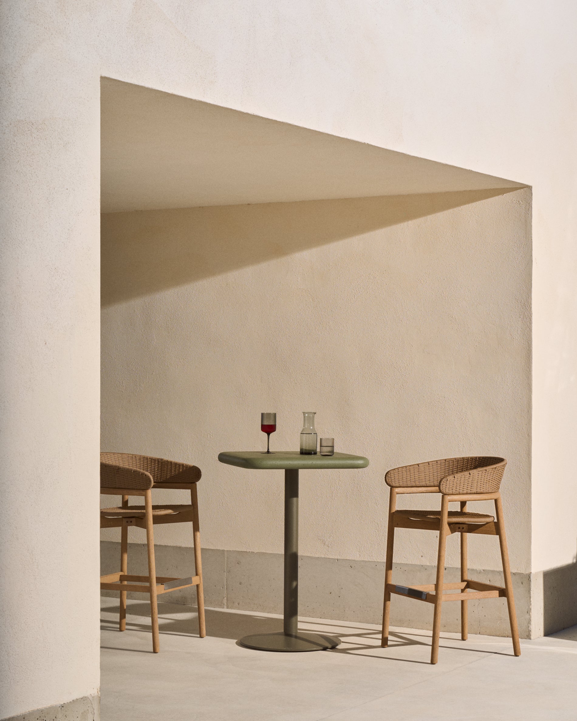 Arinella stool in FSC 100% solid acacia wood with natural finish and beige rope cord 75cm - Lifestyle
