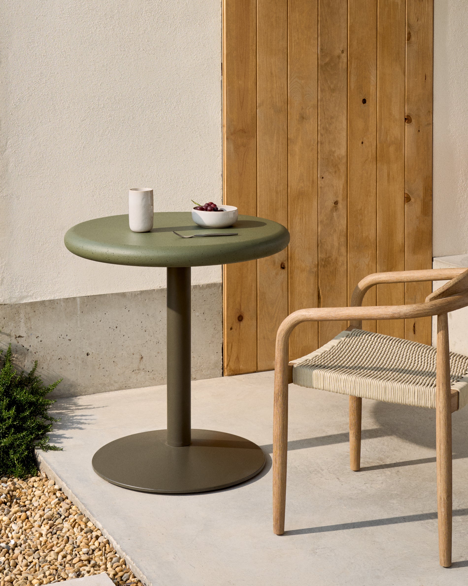 Esilda outdoor round table with green cement top Ø70cm and green steel base Ø55x72cm - Lifestyle