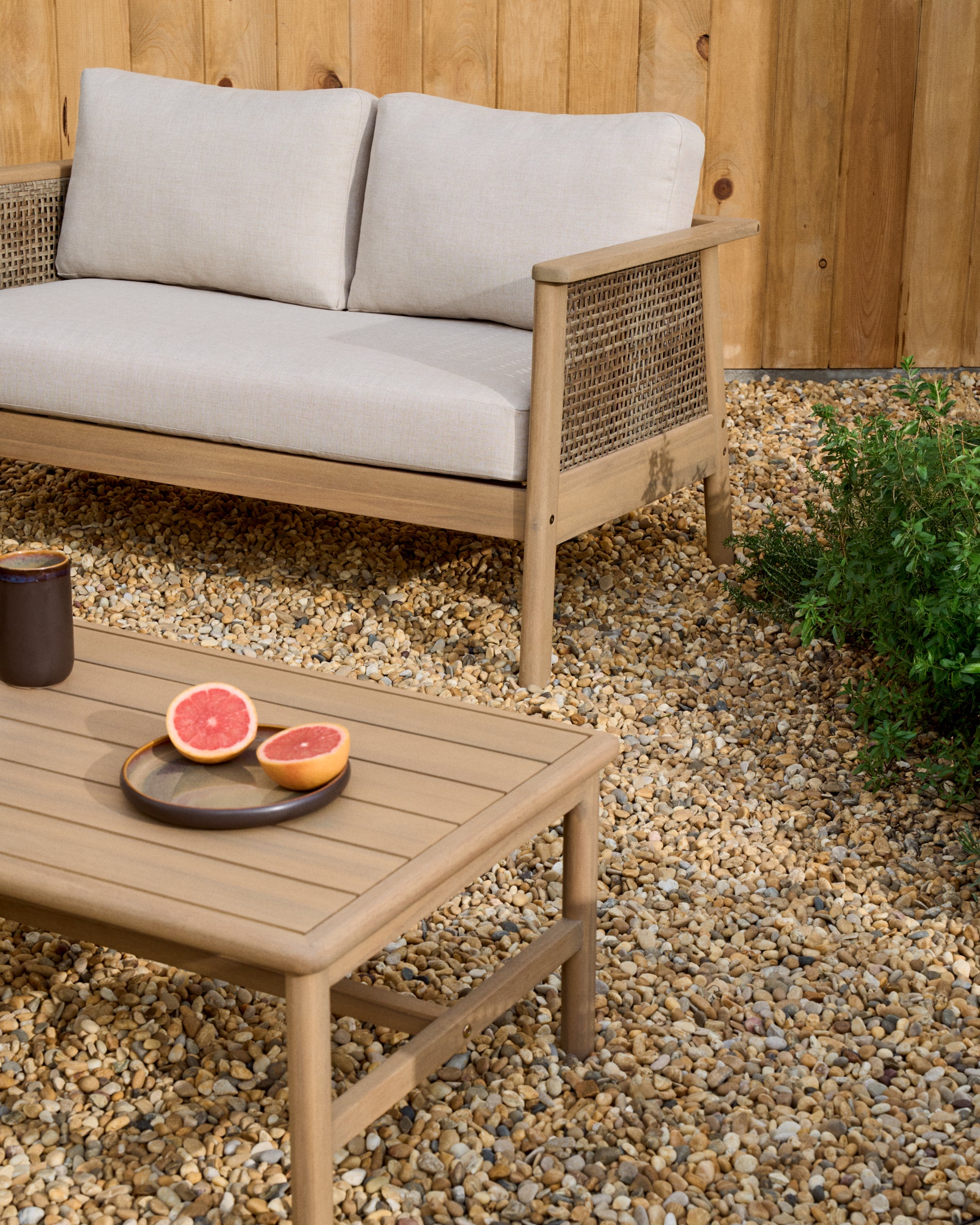 Alabe set consisting of a 2-seater sofa, 2 armchairs and a coffee table, made of 100% FSC acacia wood