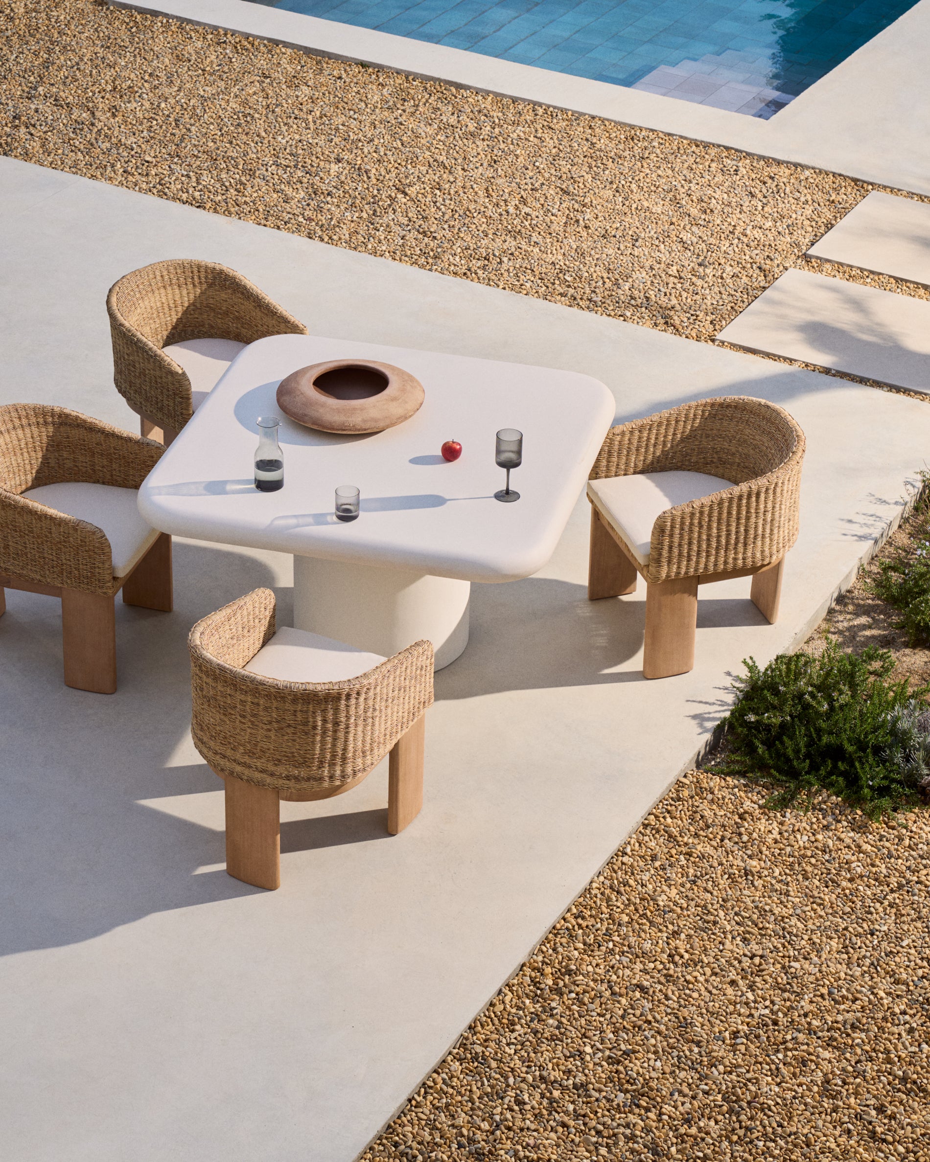 Xoriguer chair in synthetic rattan and solid eucalyptus wood FSC 100% - Lifestyle