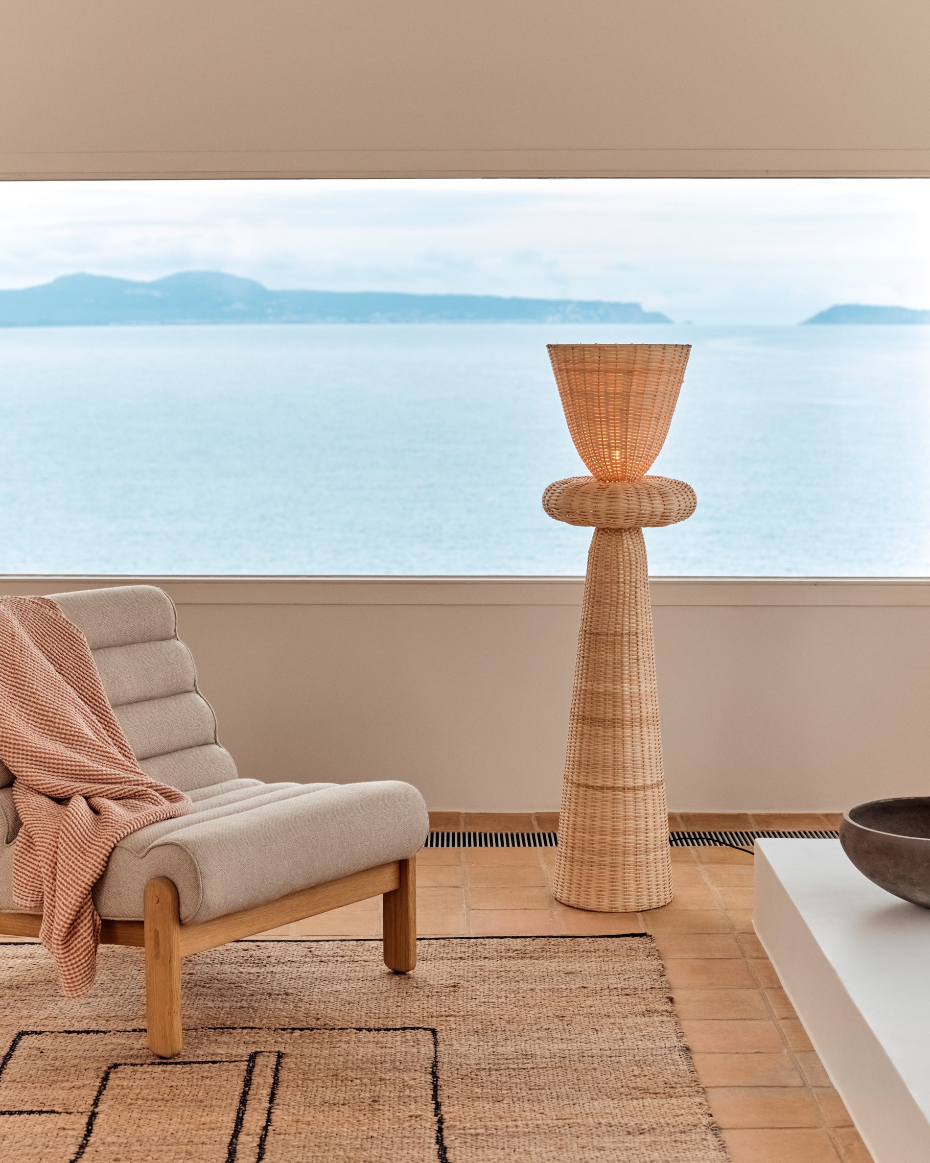 Neuda rattan floor lamp with light finish - Lifestyle