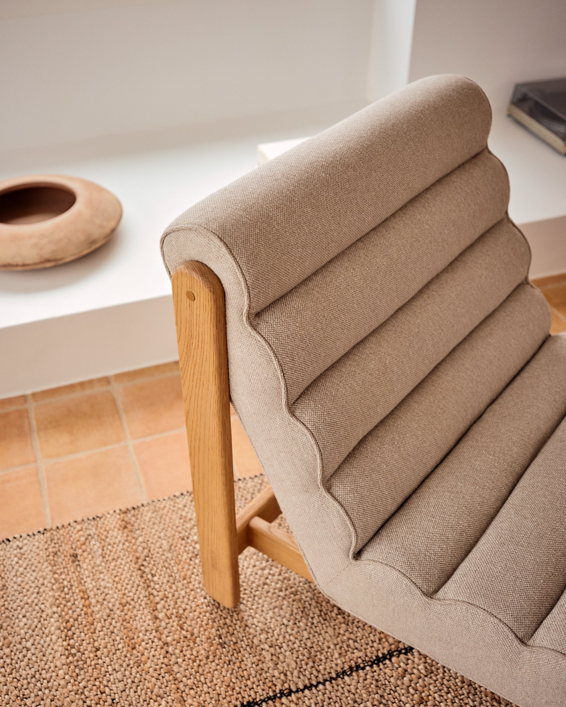 Magira beige armchair in solid oak wood with natural finish - Lifestyle