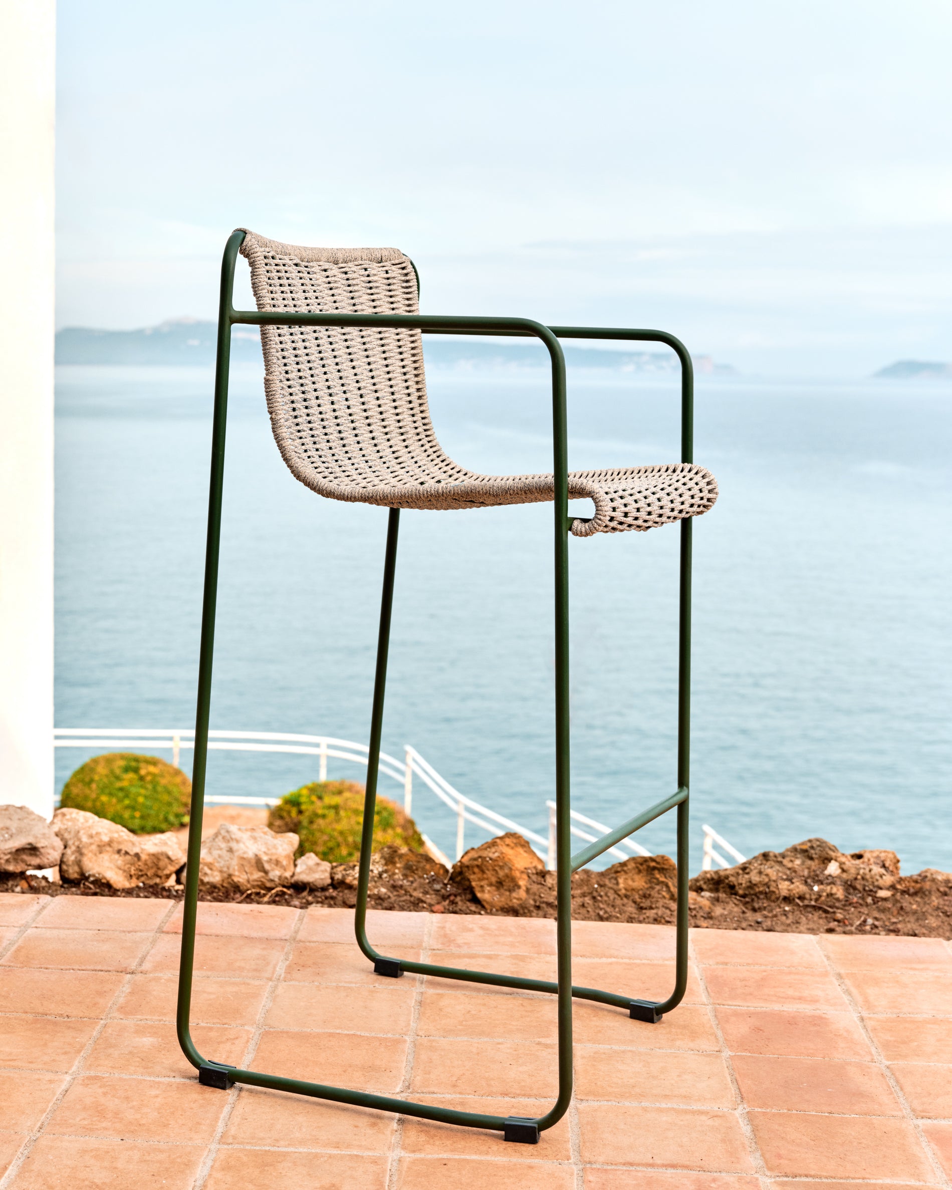 Maurina stool in green galvanised steel and ecru and grey rope cord 74,5cm - Lifestyle