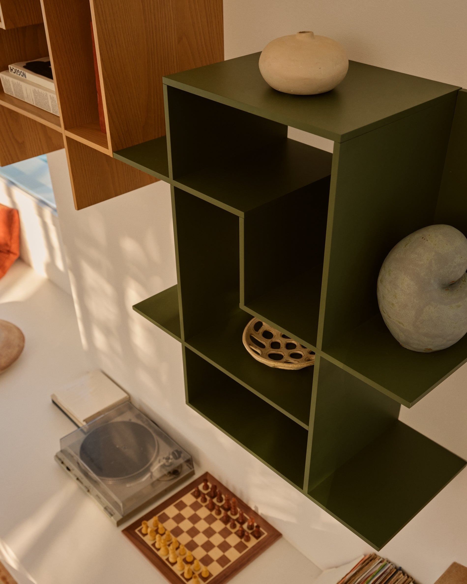 Ina modular shelving unit in green lacquered MDF 80 x 80cm FSC 100% - Lifestyle