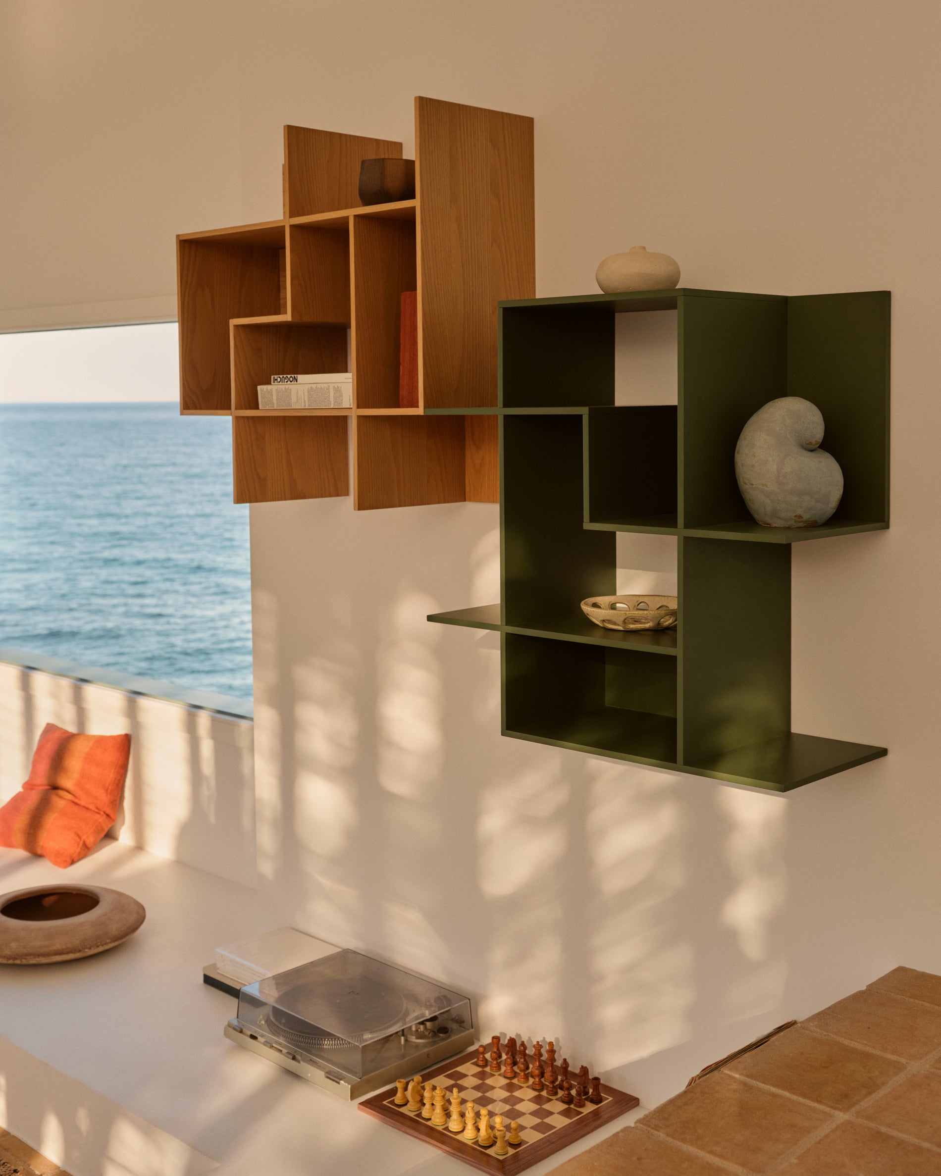 Ina modular shelving unit in green lacquered MDF 80 x 80cm FSC 100% - Lifestyle