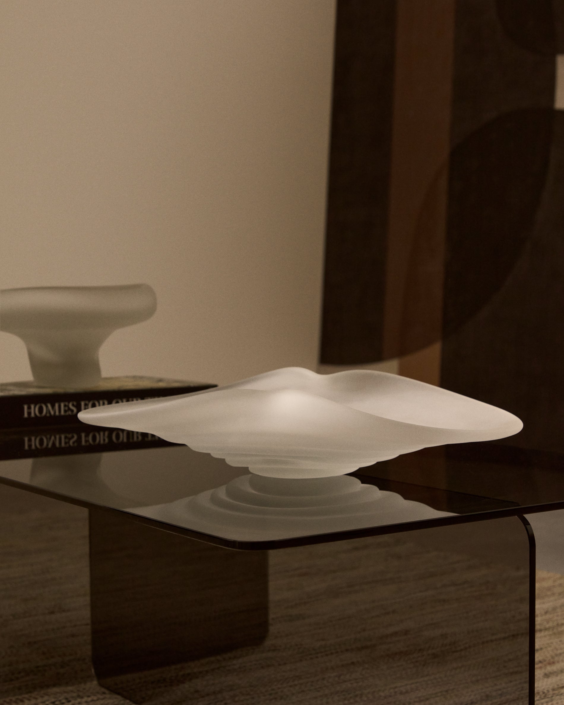 Ondaro frosted glass centrepiece 11cm - Lifestyle