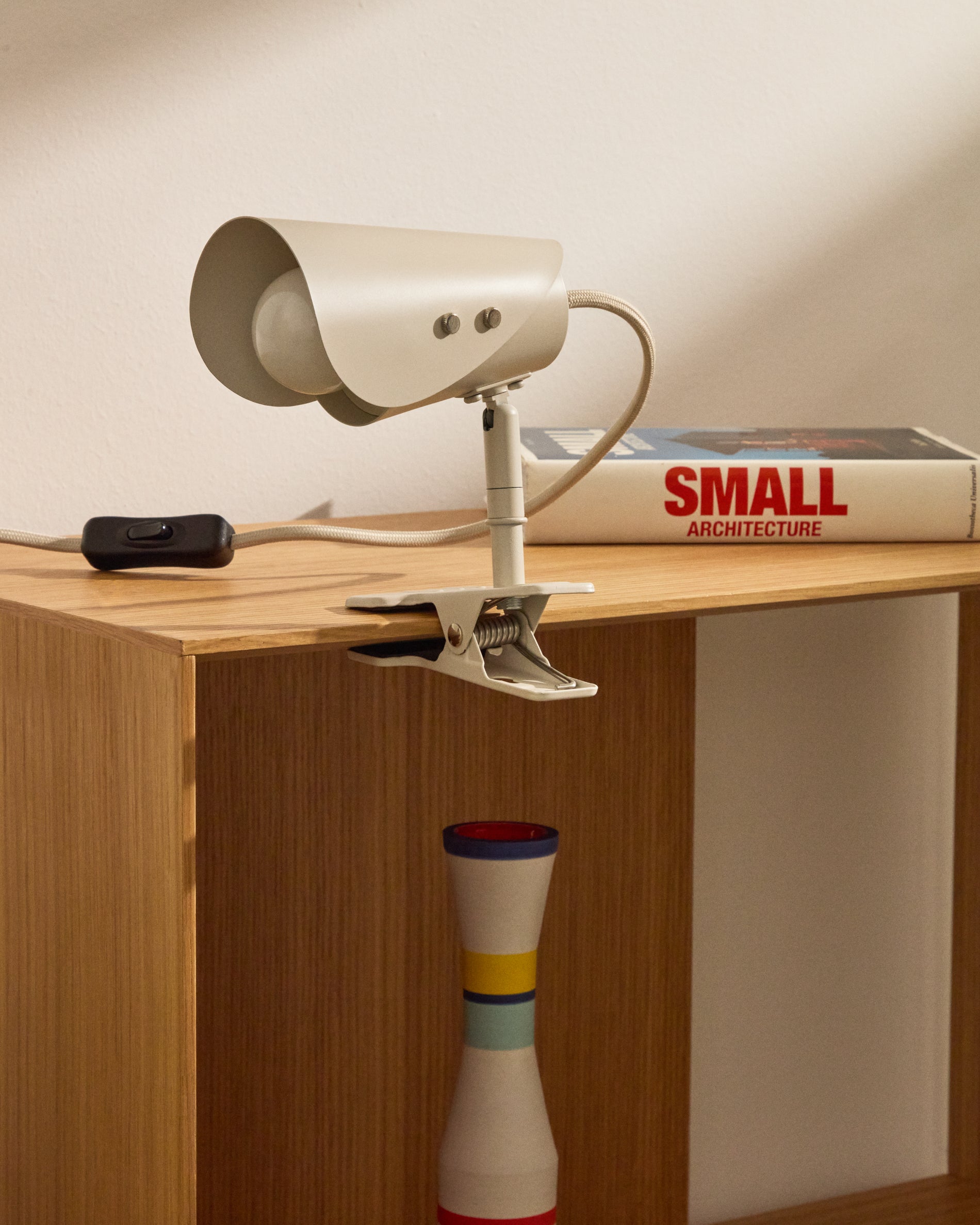 Jula small lamp with clamp in grey metal - Lifestyle