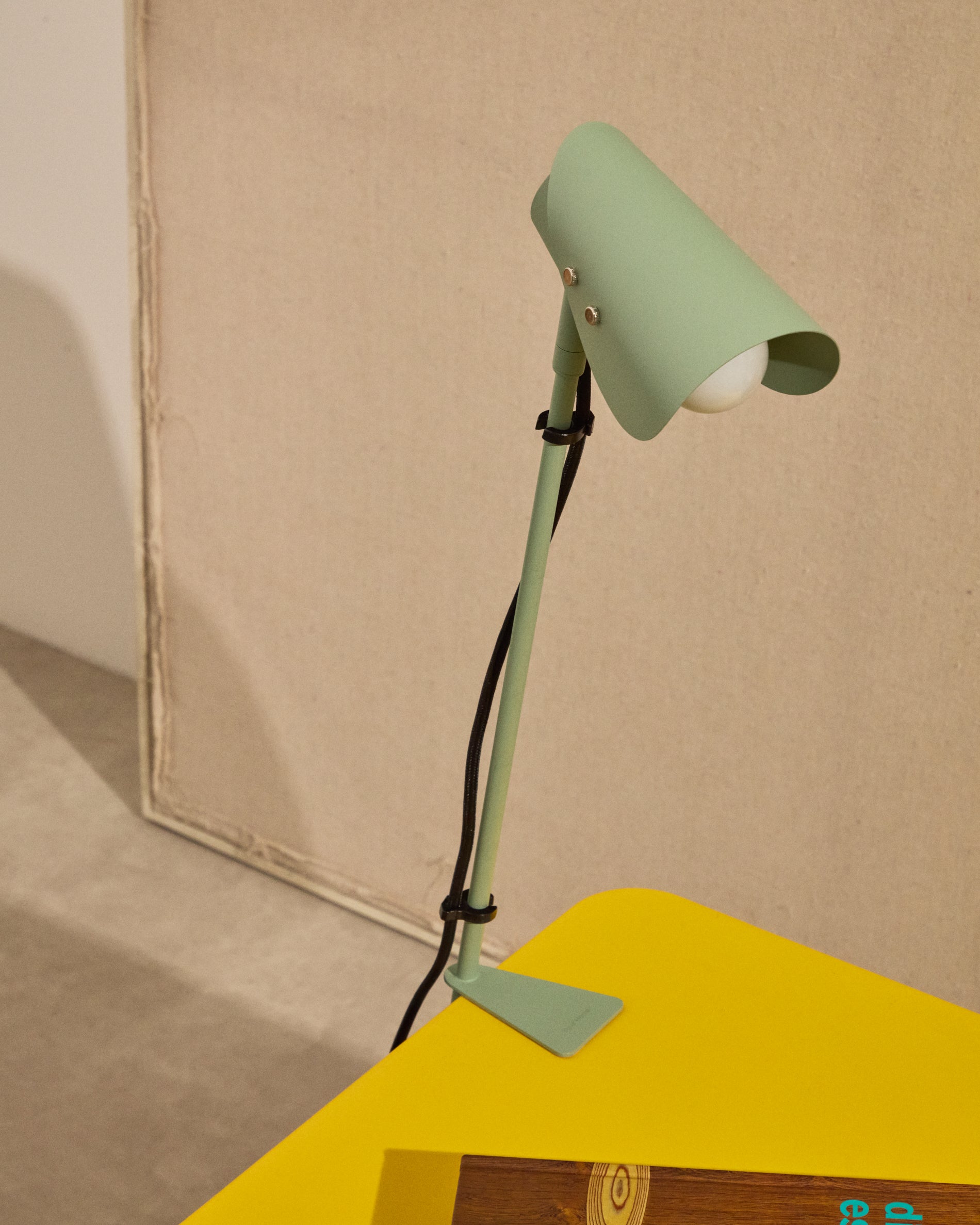 Jula desk lamp with clamp in green metal - Lifestyle