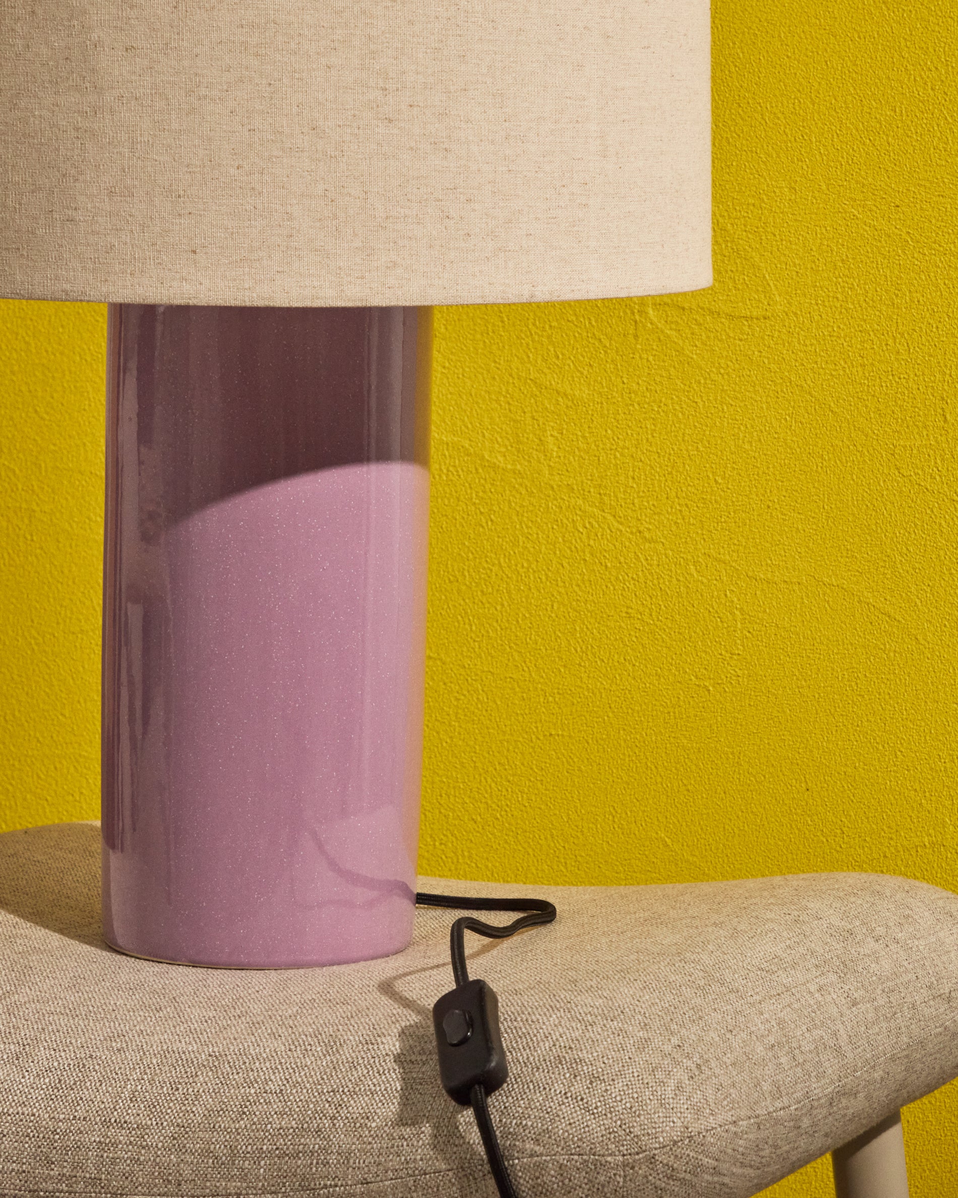 Toneric ceramic table lamp with a lilac finish and cotton - Lifestyle