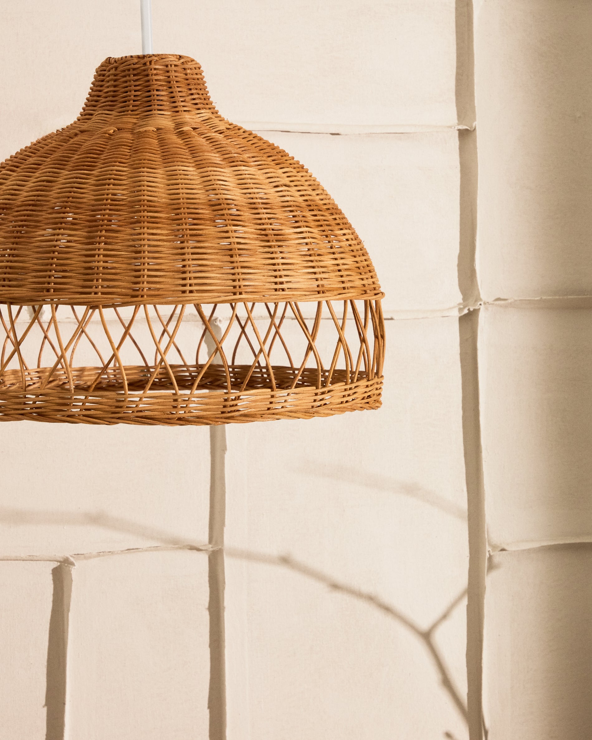 Loura rattan ceiling lamp shade with natural finish Ø40cm - Lifestyle