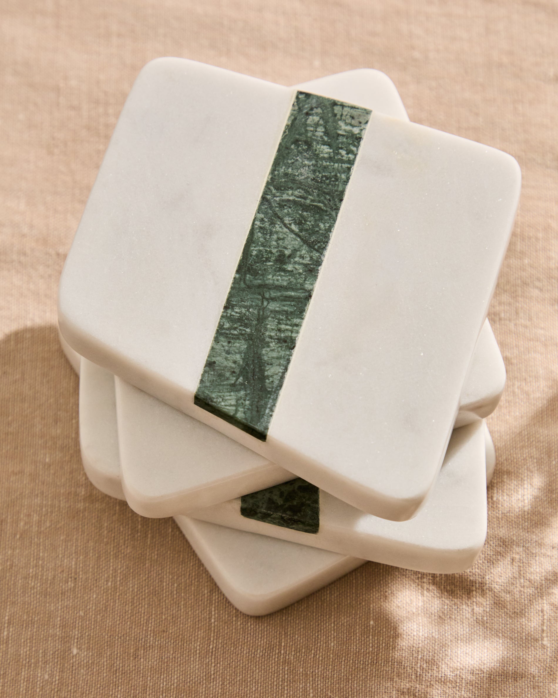 Nira set of 4 white and green marble coasters - Lifestyle