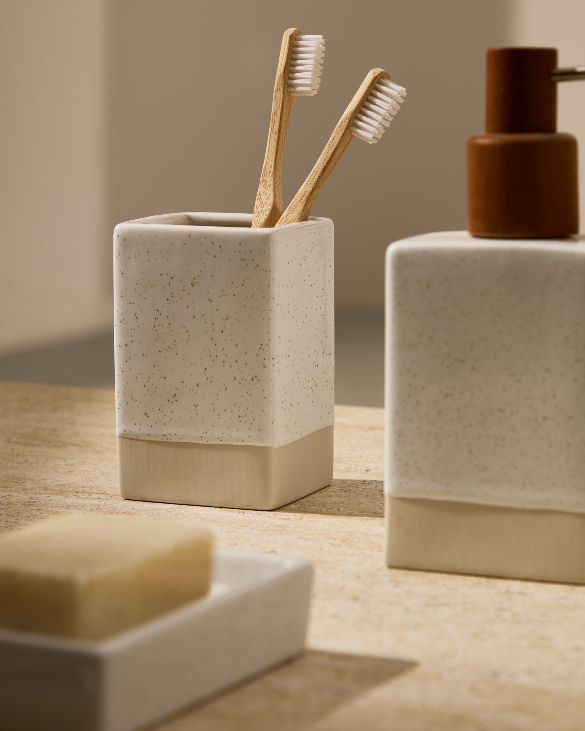 Careli beige stoneware toothbrush holder - Lifestyle