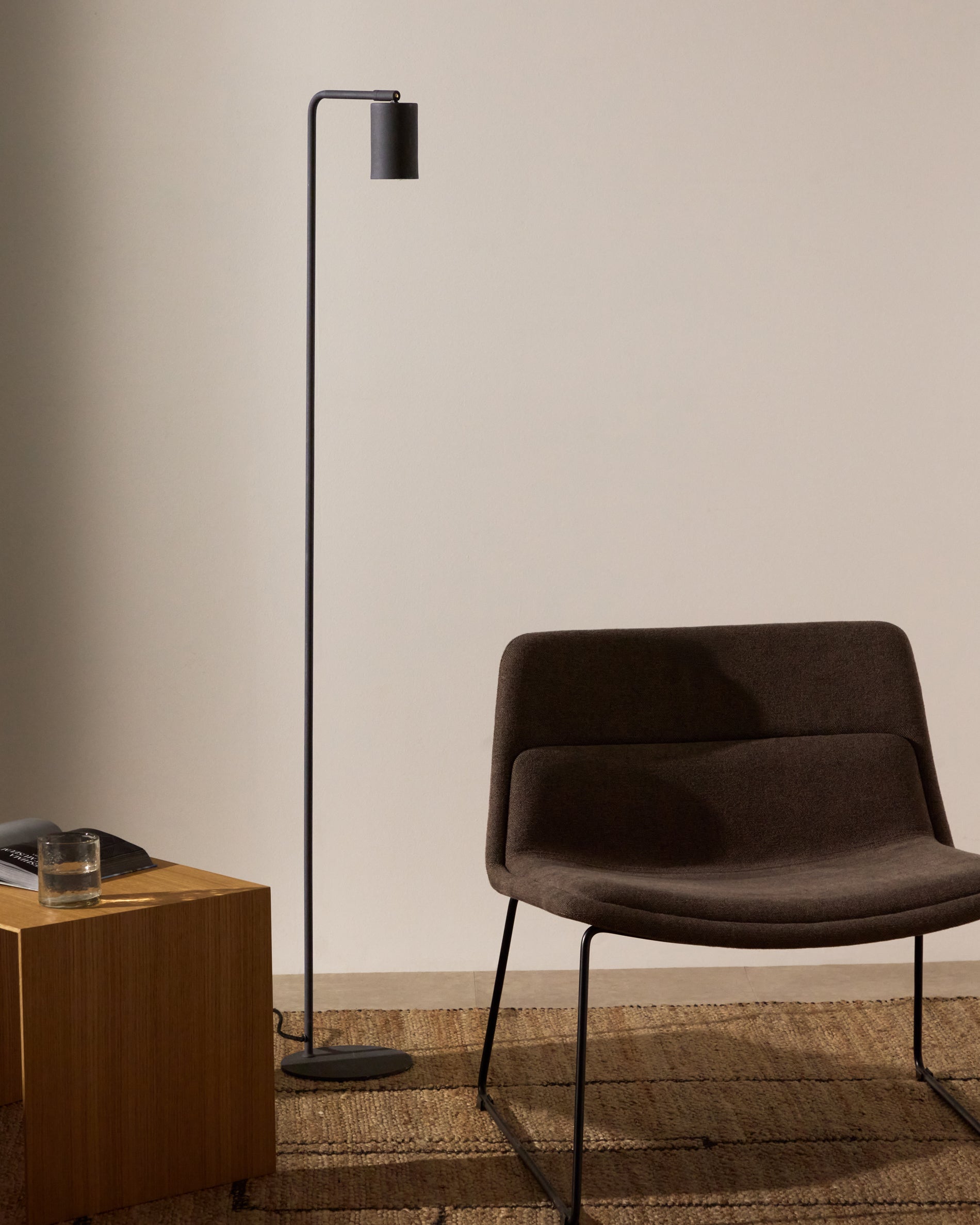 Manie metal floor lamp with black cast-iron-effect finish - Lifestyle