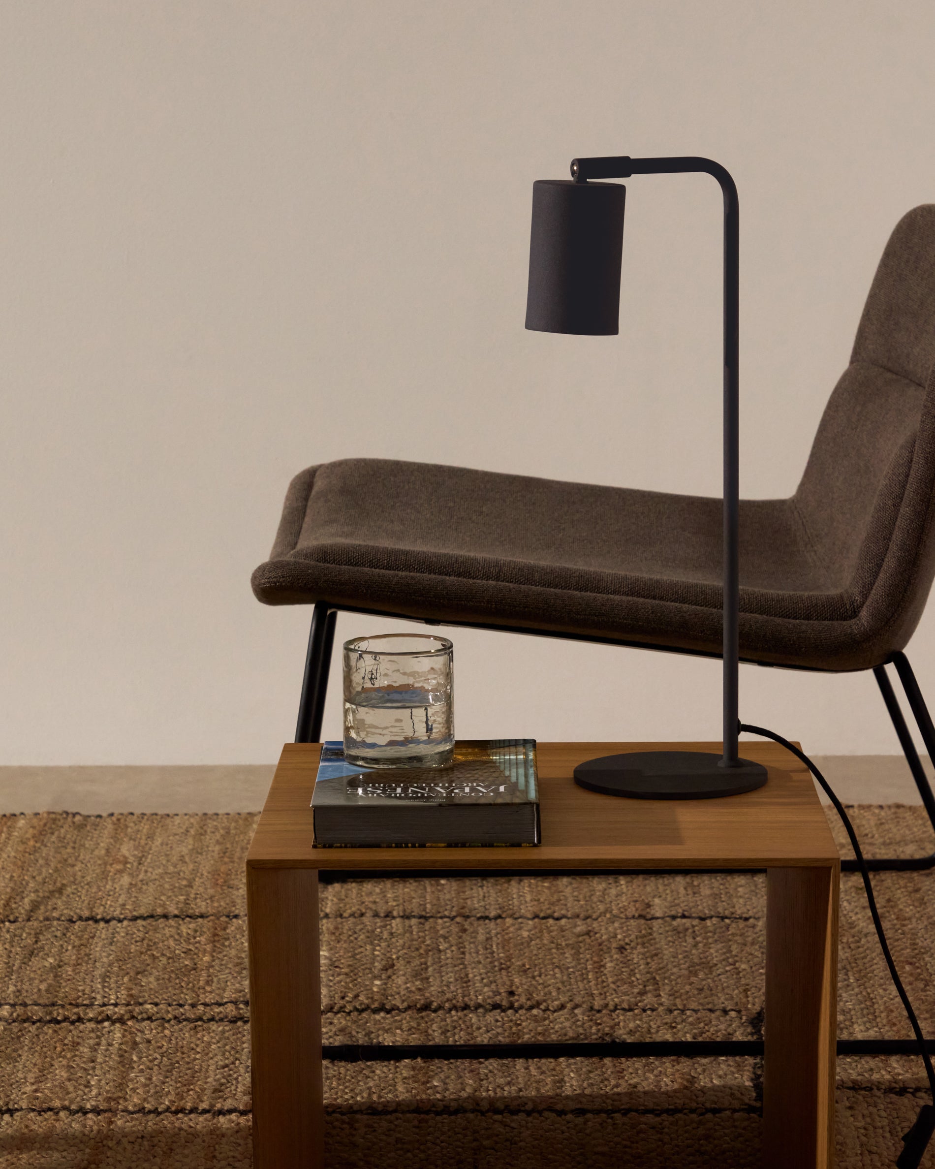 Manie metal desk lamp in metal with black cast-iron-effect finish - Lifestyle