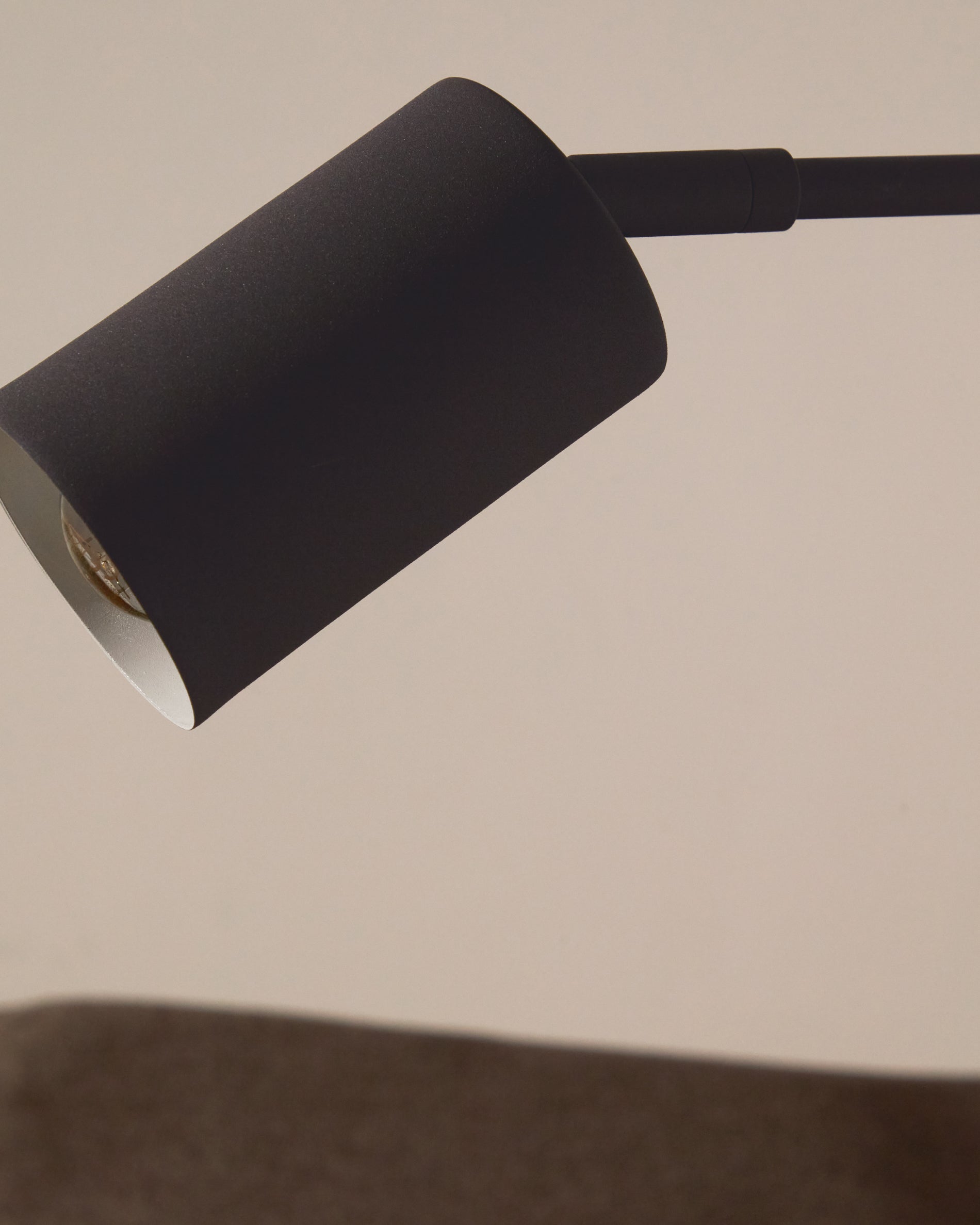 Manie metal desk lamp in metal with black cast-iron-effect finish - Lifestyle