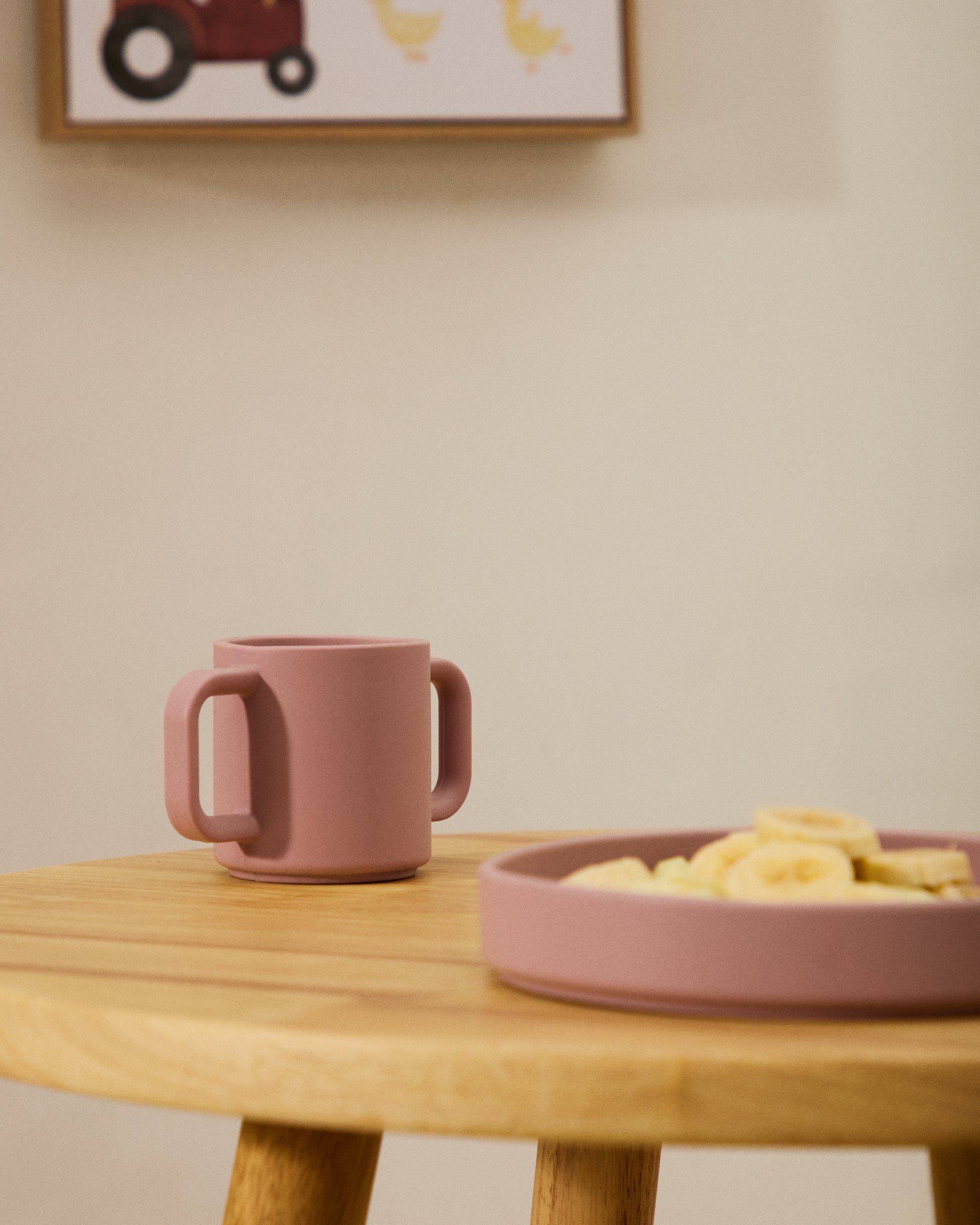 Lili set of two cups in pink and turquoise silicone - Lifestyle